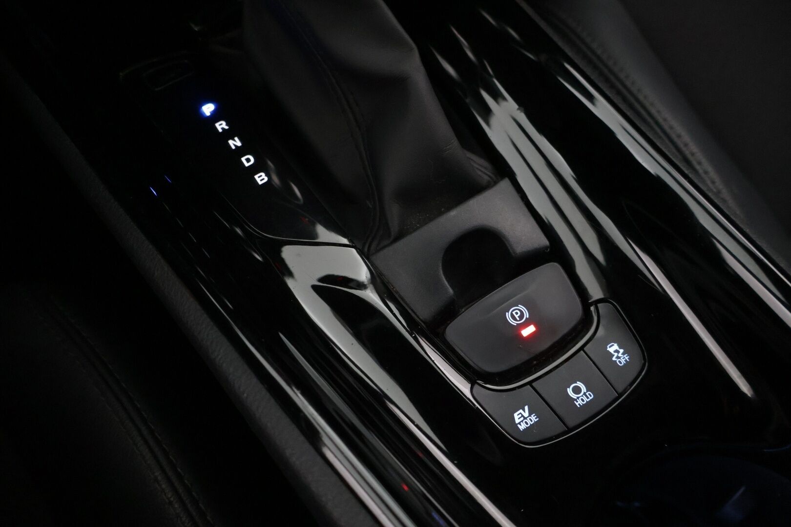 Toyota C-HR 2022 1,8 Hybrid Intense Edition *1-OM. Suomi-Auto / ACC / Lohko / Kamera / Ratinlämmitin / BLIS* - Kahdet renkaat