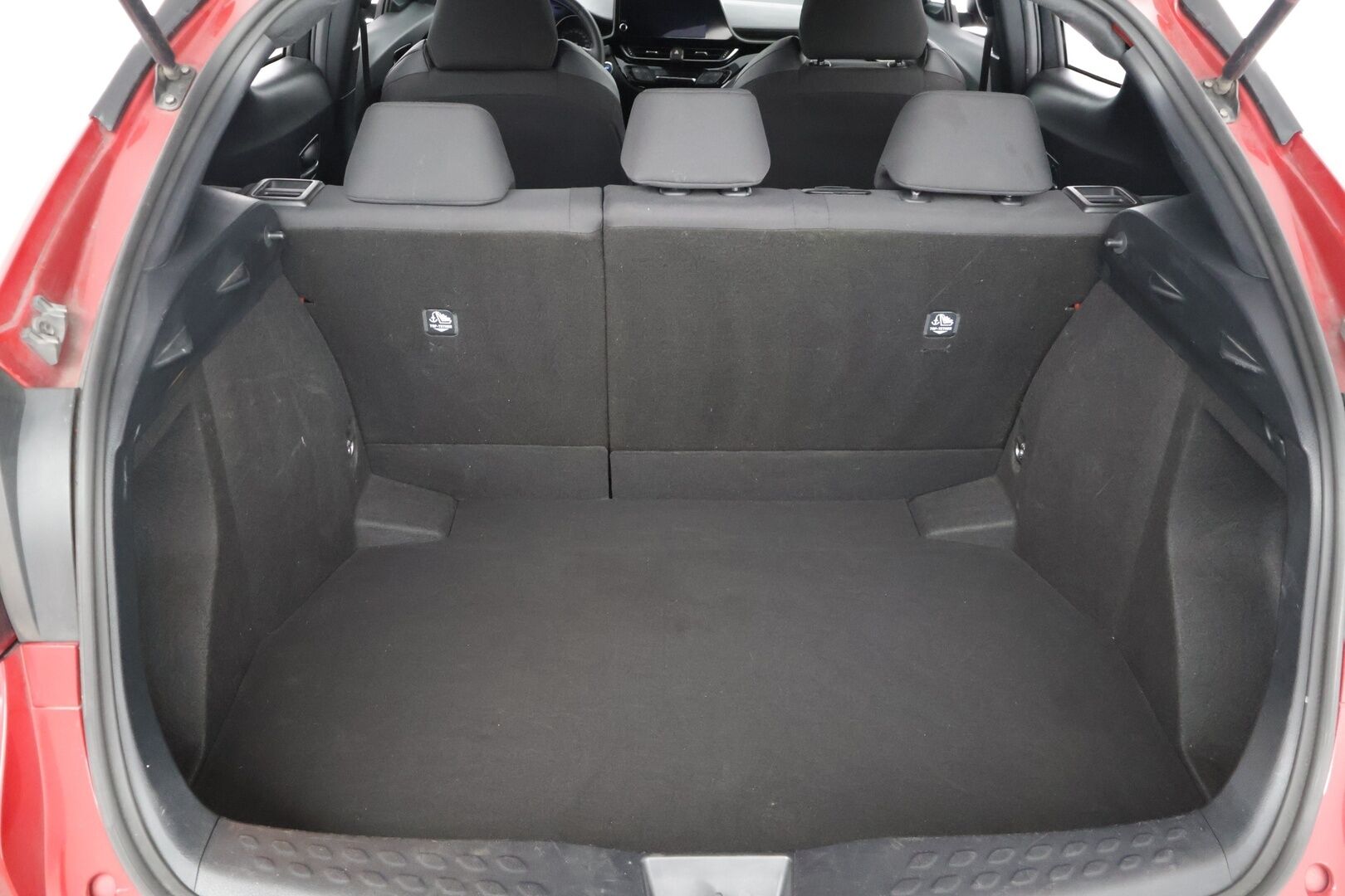 Toyota C-HR 2022 1,8 Hybrid Intense Edition *1-OM. Suomi-Auto / ACC / Lohko / Kamera / Ratinlämmitin / BLIS* - Kahdet renkaat