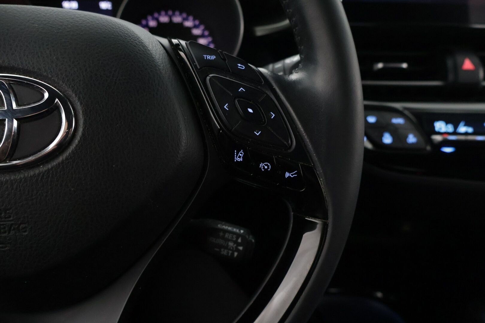 Toyota C-HR 2022 1,8 Hybrid Intense Edition * / 1-omistaja / Suomi-Auto / Acc / Lohko / Kamera / Ratinlämmitin / Blind Spot Assist / * - Yksi omisteinen suomi-auto loistavalla huoltohistorialla