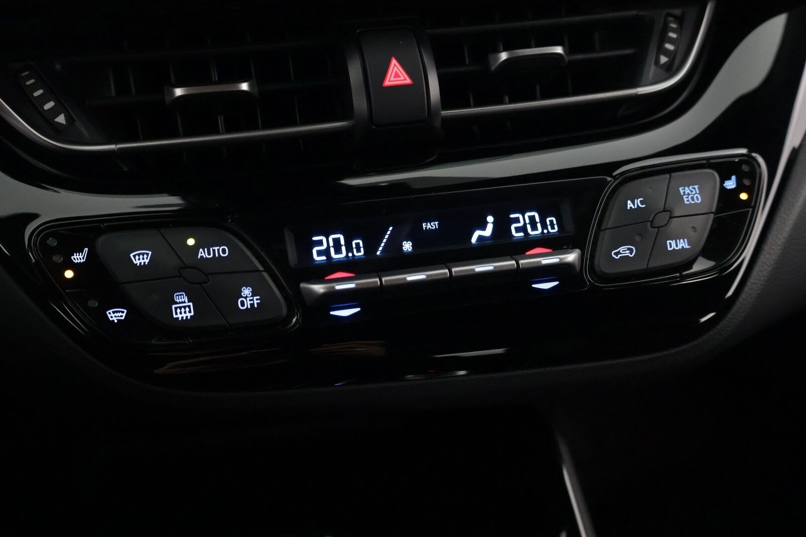 Toyota C-HR 2022 1,8 Hybrid Intense Edition * / 1-omistaja / Suomi-Auto / Acc / Lohko / Kamera / Ratinlämmitin / Blind Spot Assist / * - Yksi omisteinen suomi-auto loistavalla huoltohistorialla