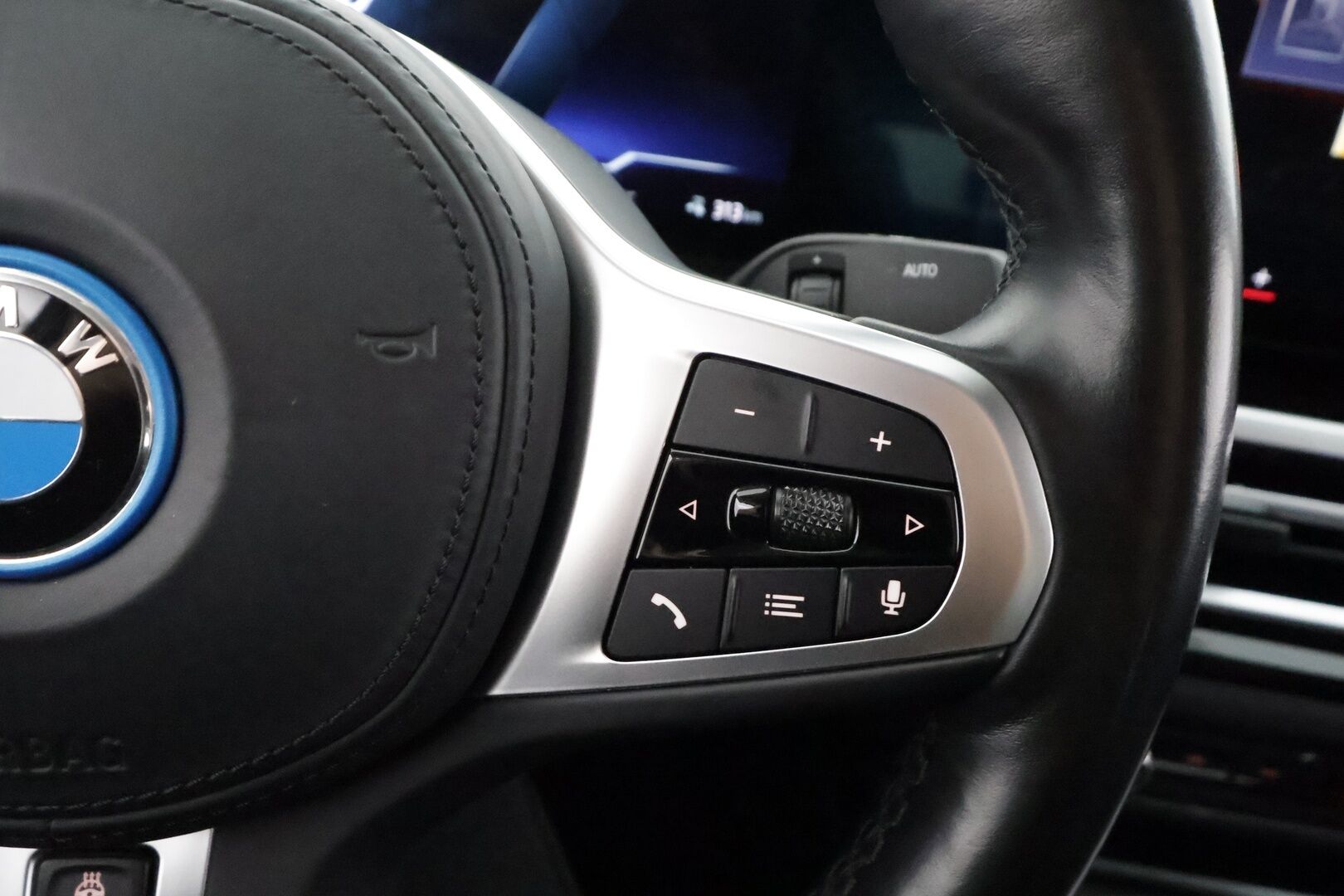 BMW i4 2022 eDrive40 - | ACC | Lisälämmitin | LED | H/K | widescreen | HUD | P.Kamera | Sporttinahat | Navi | Apple&Android | Suomi-auto | Kahdet Renkaat | Merkkihuollettu |