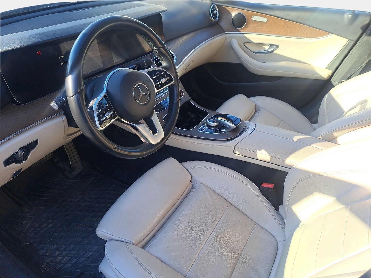 Mercedes-Benz E 2020 220 d T A Premium Business * Panorama / Peruutuskamera / Widescreen / Sporttipenkit / Vaaleat nahat  * - Juuri saapunut! / Kahdet renkaat vanteilla