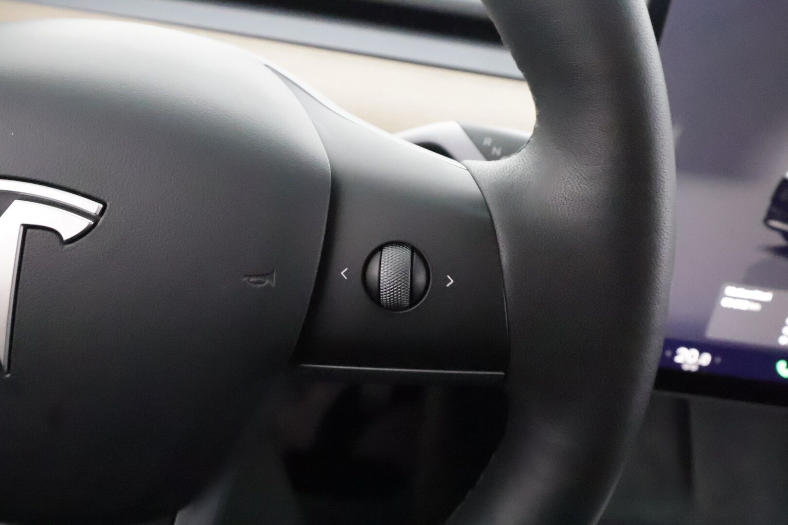Tesla Model Y 2022 Long Range - | Koukku | ILP | Lasikatto | ACC | Matrix-LED | P.kamera | Muistipenkki | Premium Audio | Navi | Kaistavahti | Keyless | 1-om Suomi-auto | Kahdet renkaat | 2x Latauskaapelit |