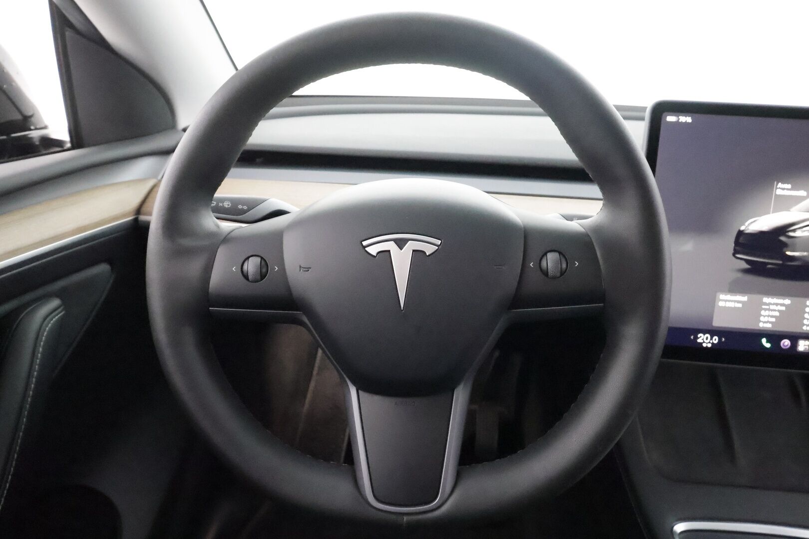 Tesla Model Y 2022 Long Range - | Koukku | ILP | Lasikatto | ACC | Matrix-LED | P.kamera | Muistipenkki | Premium Audio | Navi | Kaistavahti | Keyless | 1-om Suomi-auto | Kahdet renkaat | 2x Latauskaapelit |