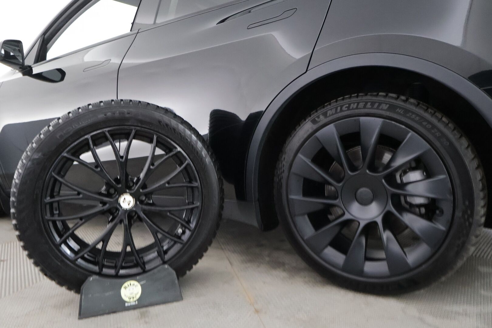 Tesla Model Y 2022 Long Range - | Koukku | ILP | Lasikatto | ACC | Matrix-LED | P.kamera | Muistipenkki | Premium Audio | Navi | Kaistavahti | Keyless | 1-om Suomi-auto | Kahdet renkaat | 2x Latauskaapelit |