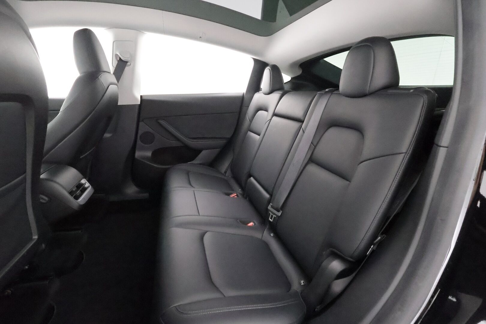 Tesla Model Y 2022 Long Range - | Koukku | ILP | Lasikatto | ACC | Matrix-LED | P.kamera | Muistipenkki | Premium Audio | Navi | Kaistavahti | Keyless | 1-om Suomi-auto | Kahdet renkaat | 2x Latauskaapelit |