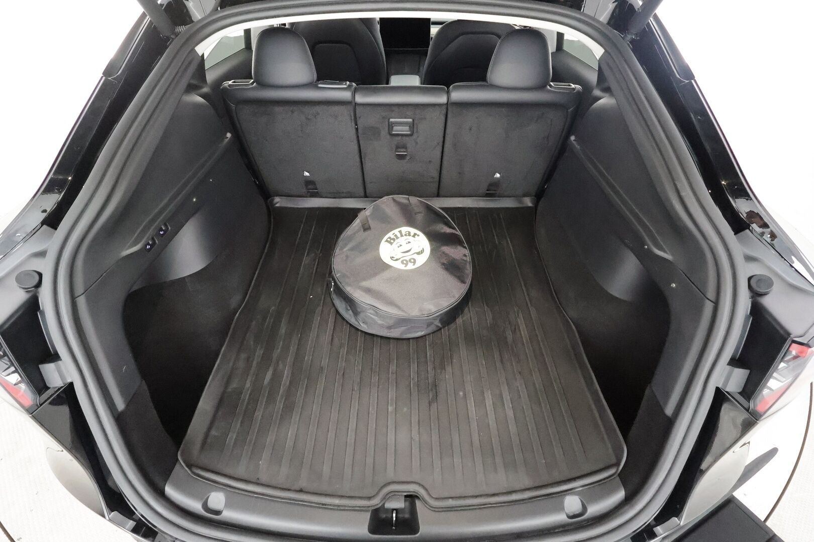 Tesla Model Y 2022 Long Range - | Koukku | ILP | Lasikatto | ACC | Matrix-LED | P.kamera | Muistipenkki | Premium Audio | Navi | Kaistavahti | Keyless | 1-om Suomi-auto | Kahdet renkaat | 2x Latauskaapelit |
