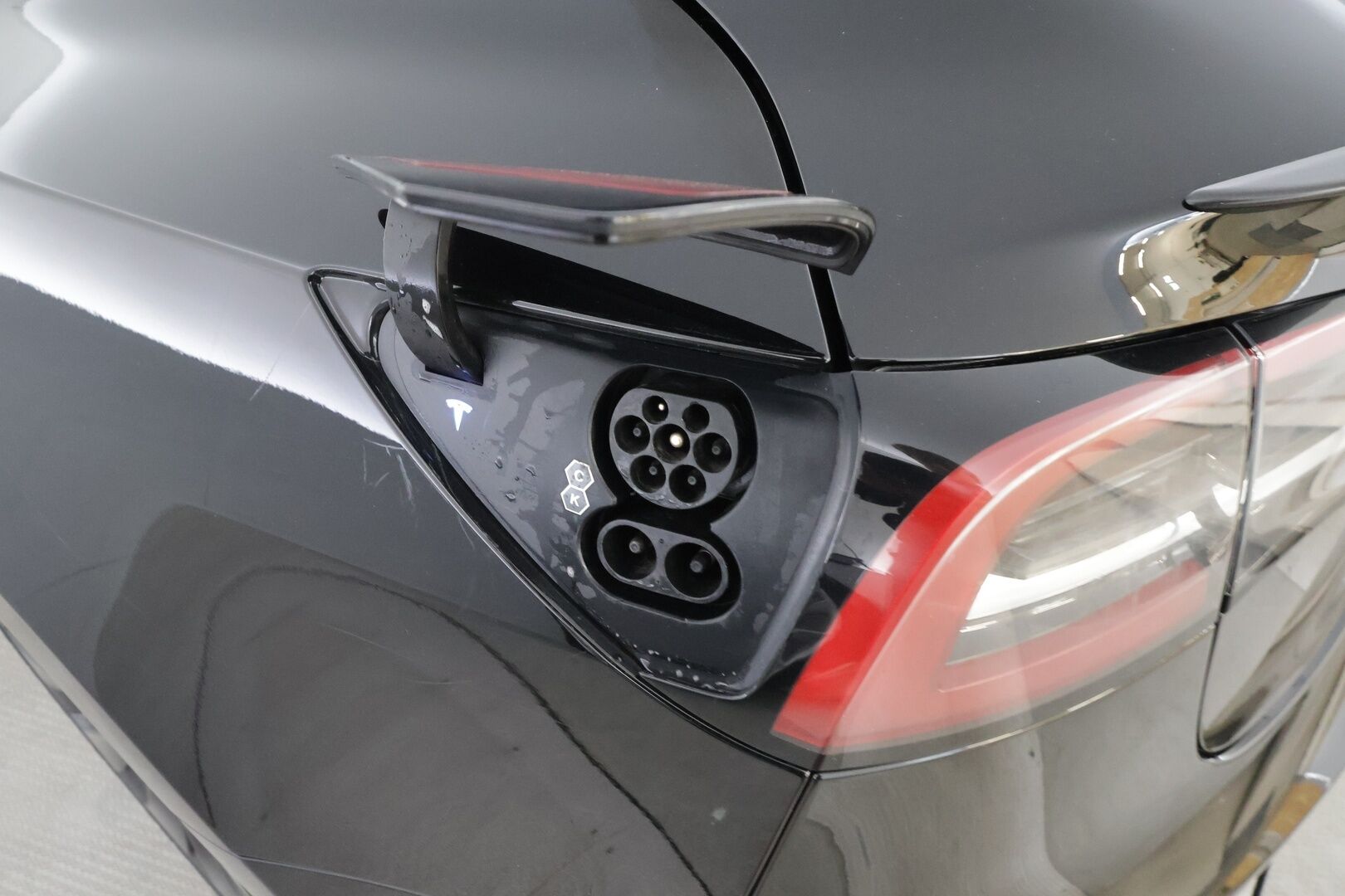Tesla Model 3 2022 Performance - | ILP | Lasikatto | ACC | Matrix-LED | P.Kamera | Muistipenkki | Premium Audio | Navi | Kaistavahti | Keyless | Suomi-auto | 2x Latauskaapelit | Kahdet renkaat |