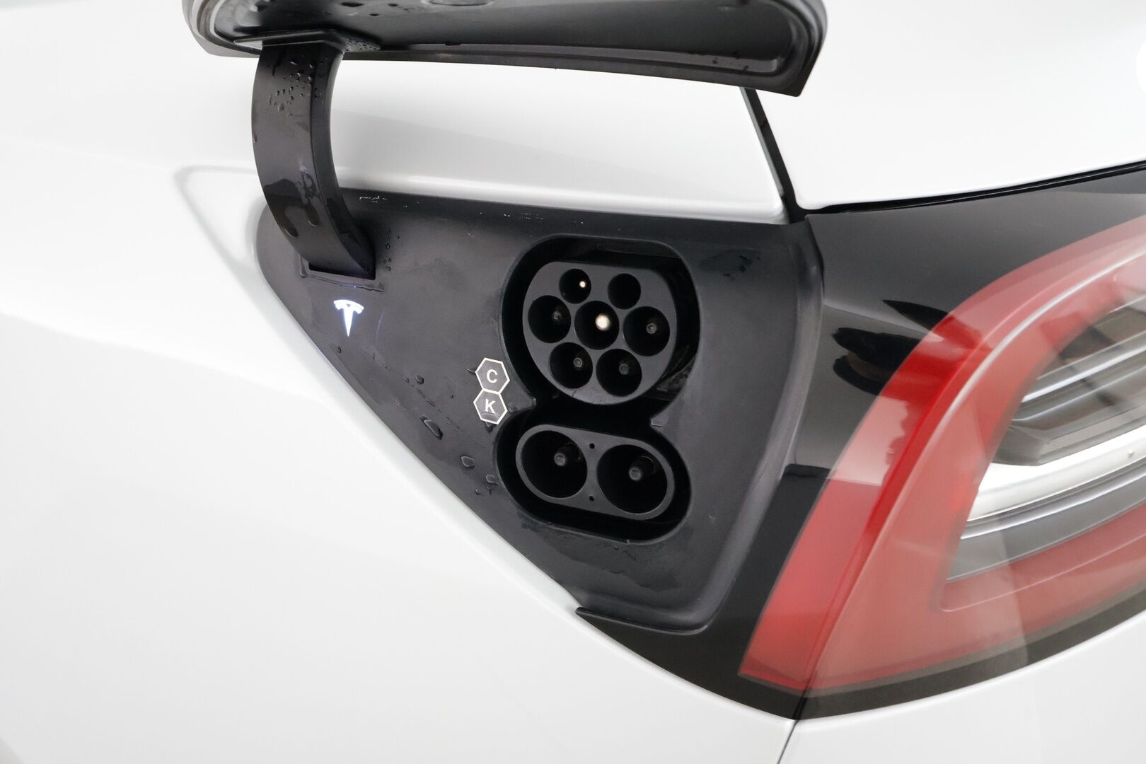 Tesla Model 3 2022 Long Range - | ILP | Koukku | ACC | Lasikatto | Matrix-LED | P.Kamera | Muistipenkki | Premium Audio | Navi | Kaistavahti | Keyless | 1-om Suomi-auto | Kahdet renkaat | 2x Latauskaapelit |