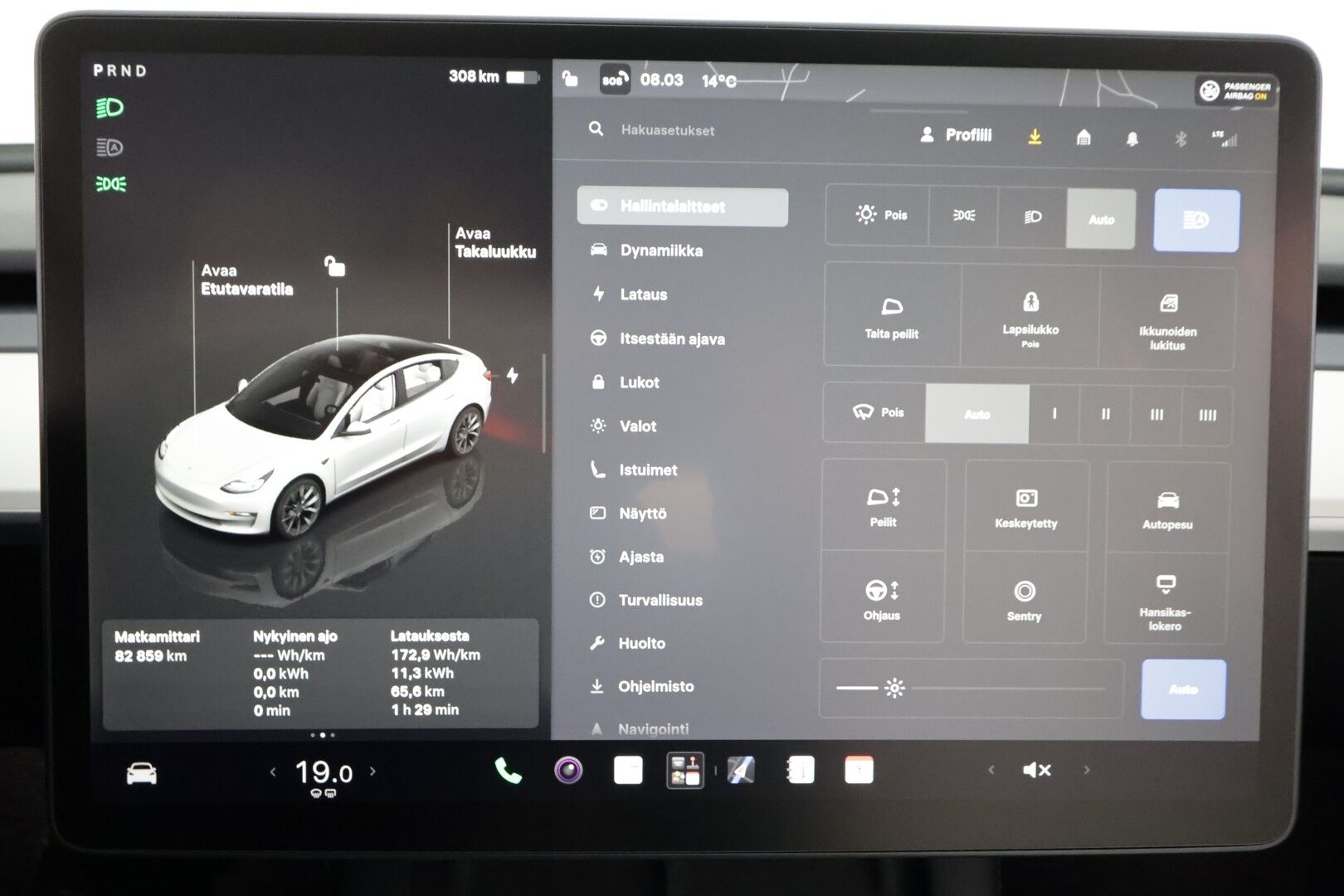 Tesla Model 3 2022 Long Range - | ILP | Koukku | ACC | Lasikatto | Matrix-LED | P.Kamera | Muistipenkki | Premium Audio | Navi | Kaistavahti | Keyless | 1-om Suomi-auto | Kahdet renkaat | 2x Latauskaapelit |