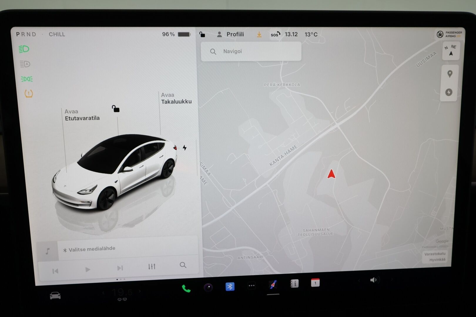 Tesla Model 3 2022 Standard Range Plus *Vetokoukku / AMD Ryzen / Autopilot / Lämpöpumppu / Matrix LED / Lasikatto / P.kamera* - 1.om Suomi-auto / Kahdet renkaat aluvanteilla