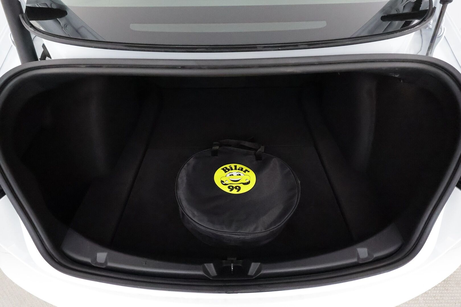 Tesla Model 3 2022 Standard Range Plus *Vetokoukku / AMD Ryzen / Autopilot / Lämpöpumppu / Matrix LED / Lasikatto / P.kamera* - 1.om Suomi-auto / Kahdet renkaat aluvanteilla