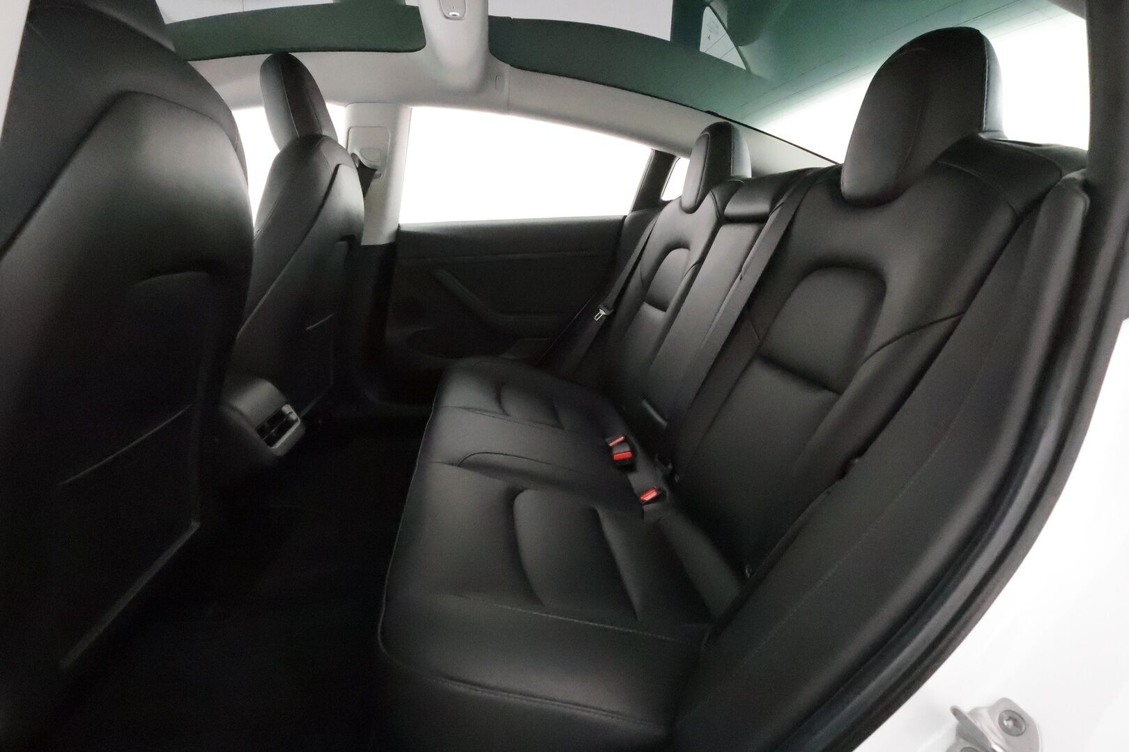 Tesla Model 3 2022 Standard Range Plus *Vetokoukku / AMD Ryzen / Autopilot / Lämpöpumppu / Matrix LED / Lasikatto / P.kamera* - 1.om Suomi-auto / Kahdet renkaat aluvanteilla