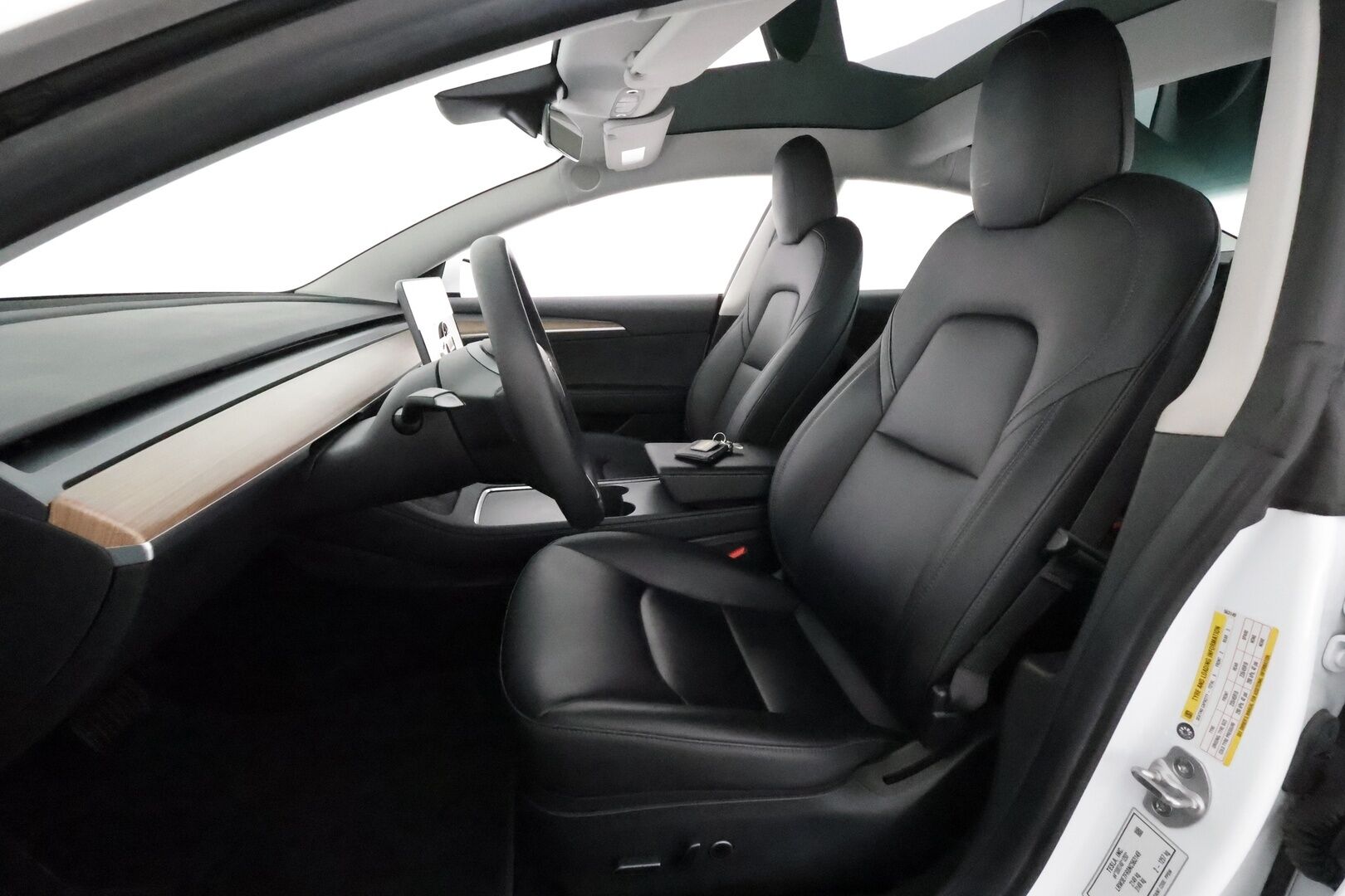 Tesla Model 3 2022 Standard Range Plus *Vetokoukku / AMD Ryzen / Autopilot / Lämpöpumppu / Matrix LED / Lasikatto / P.kamera* - 1.om Suomi-auto / Kahdet renkaat aluvanteilla