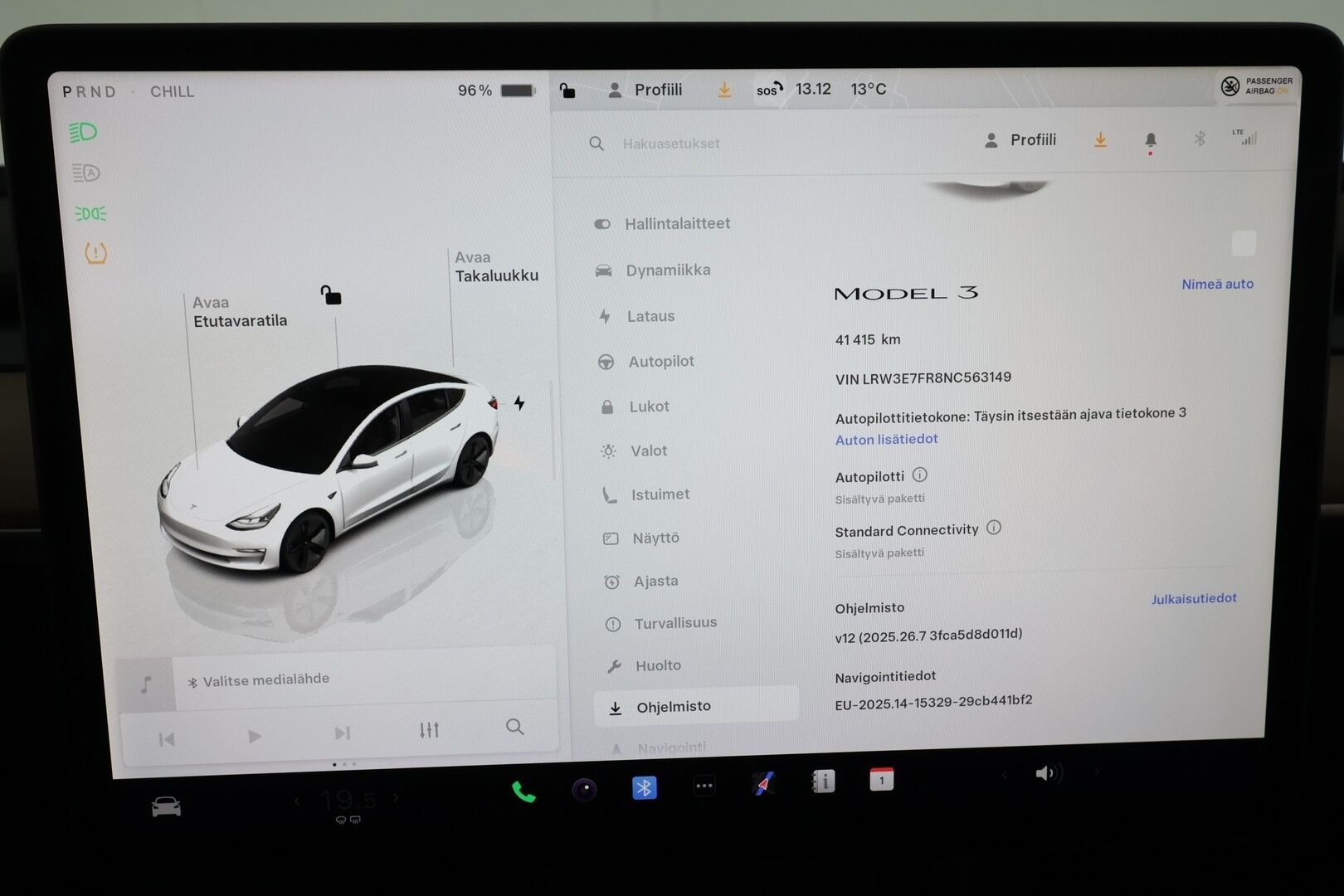 Tesla Model 3 2022 Standard Range Plus *Vetokoukku / AMD Ryzen / Autopilot / Lämpöpumppu / Matrix LED / Lasikatto / P.kamera* - 1.om Suomi-auto / Kahdet renkaat aluvanteilla