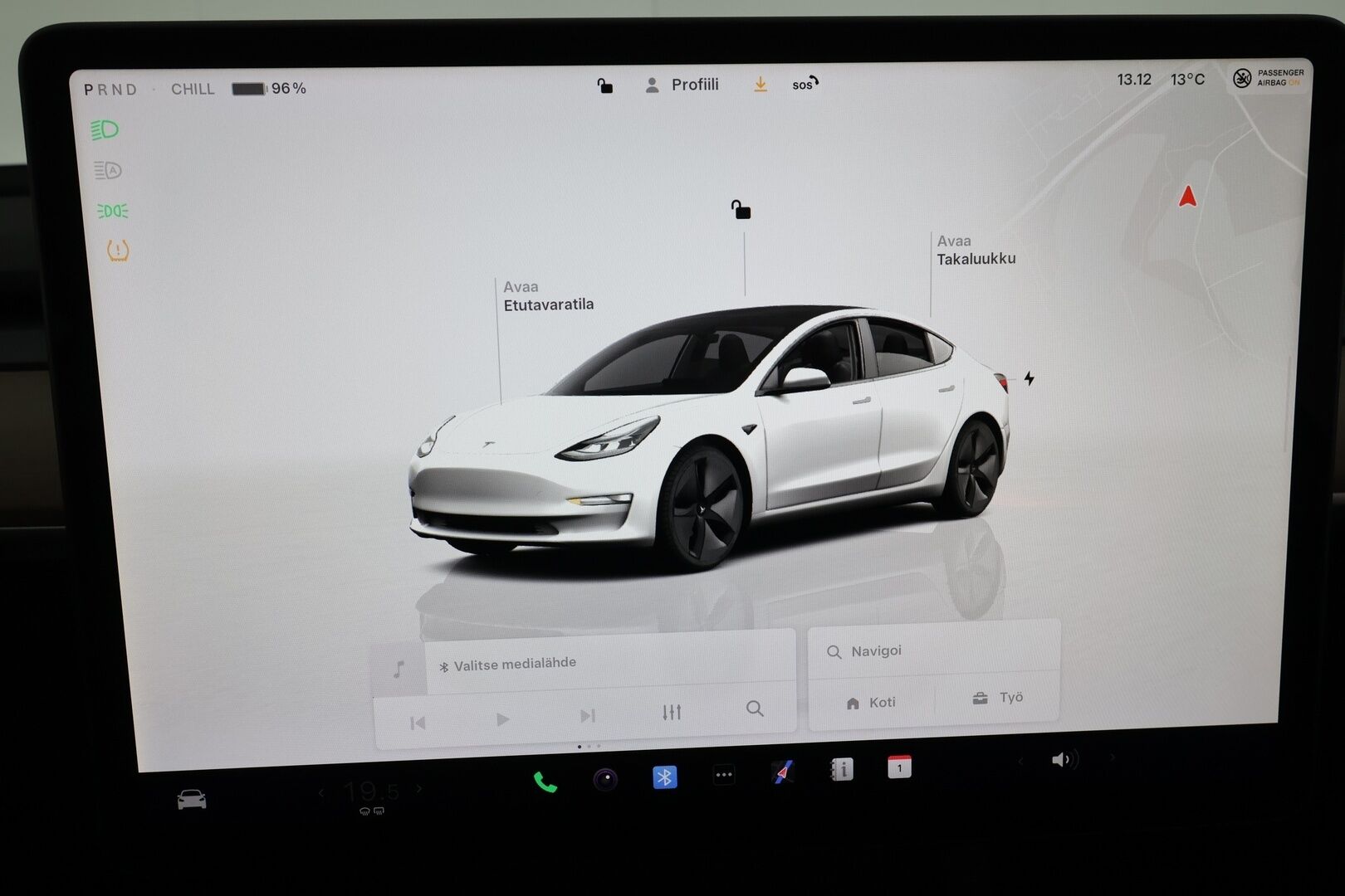 Tesla Model 3 2022 Standard Range Plus *Vetokoukku / AMD Ryzen / Autopilot / Lämpöpumppu / Matrix LED / Lasikatto / P.kamera* - 1.om Suomi-auto / Kahdet renkaat aluvanteilla