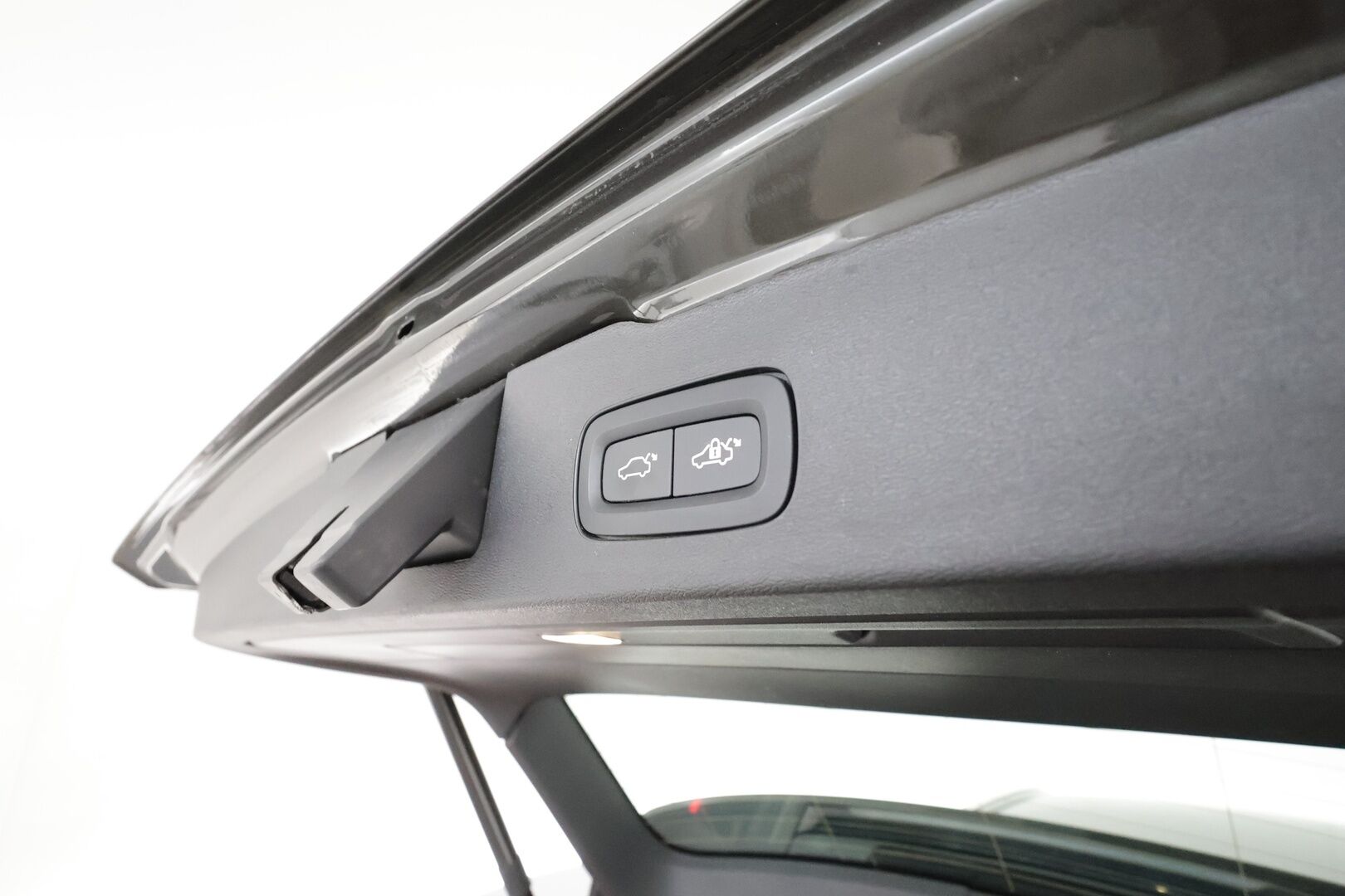 Volvo V60 2020 T8 TwE AWD Inscription aut** Ilmastoidut ja hierovat Muistipenkit / Adapt.vakkari / Pa-lisälämmitin / Koukku / P.kamera * - 3,99 % KORKOTARJOUS TÄHÄN AUTOON - * Sporttipenkit / Apple&Android / Merkkihuollettu / Hyvät varusteet! *