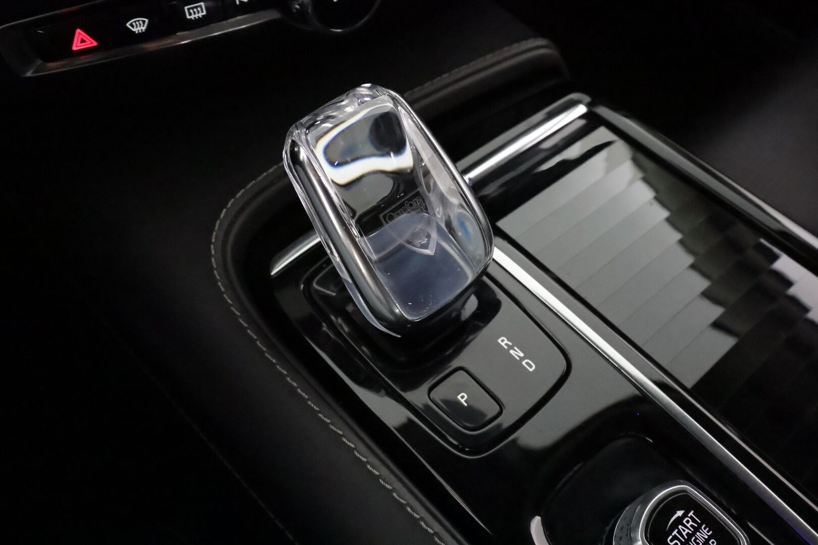 Volvo V60 2020 T8 TwE AWD Inscription aut** Ilmastoidut ja hierovat Muistipenkit / Adapt.vakkari / Pa-lisälämmitin / Koukku / P.kamera * - 3,99 % KORKOTARJOUS TÄHÄN AUTOON - * Sporttipenkit / Apple&Android / Merkkihuollettu / Hyvät varusteet! *