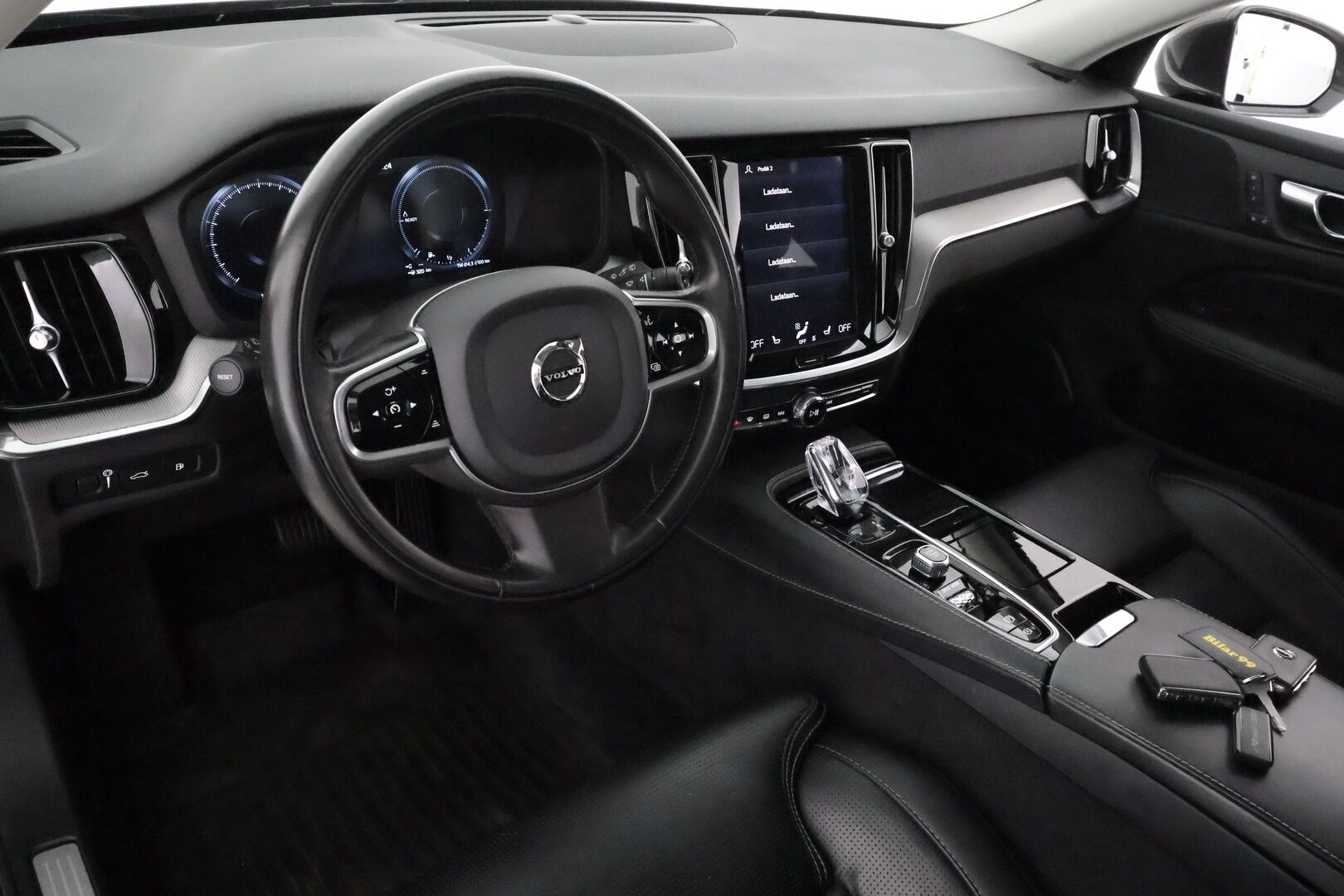 Volvo V60 2020 T8 TwE AWD Inscription aut** Ilmastoidut ja hierovat Muistipenkit / Adapt.vakkari / Pa-lisälämmitin / Koukku / P.kamera * - 3,99 % KORKOTARJOUS TÄHÄN AUTOON - * Sporttipenkit / Apple&Android / Merkkihuollettu / Hyvät varusteet! *