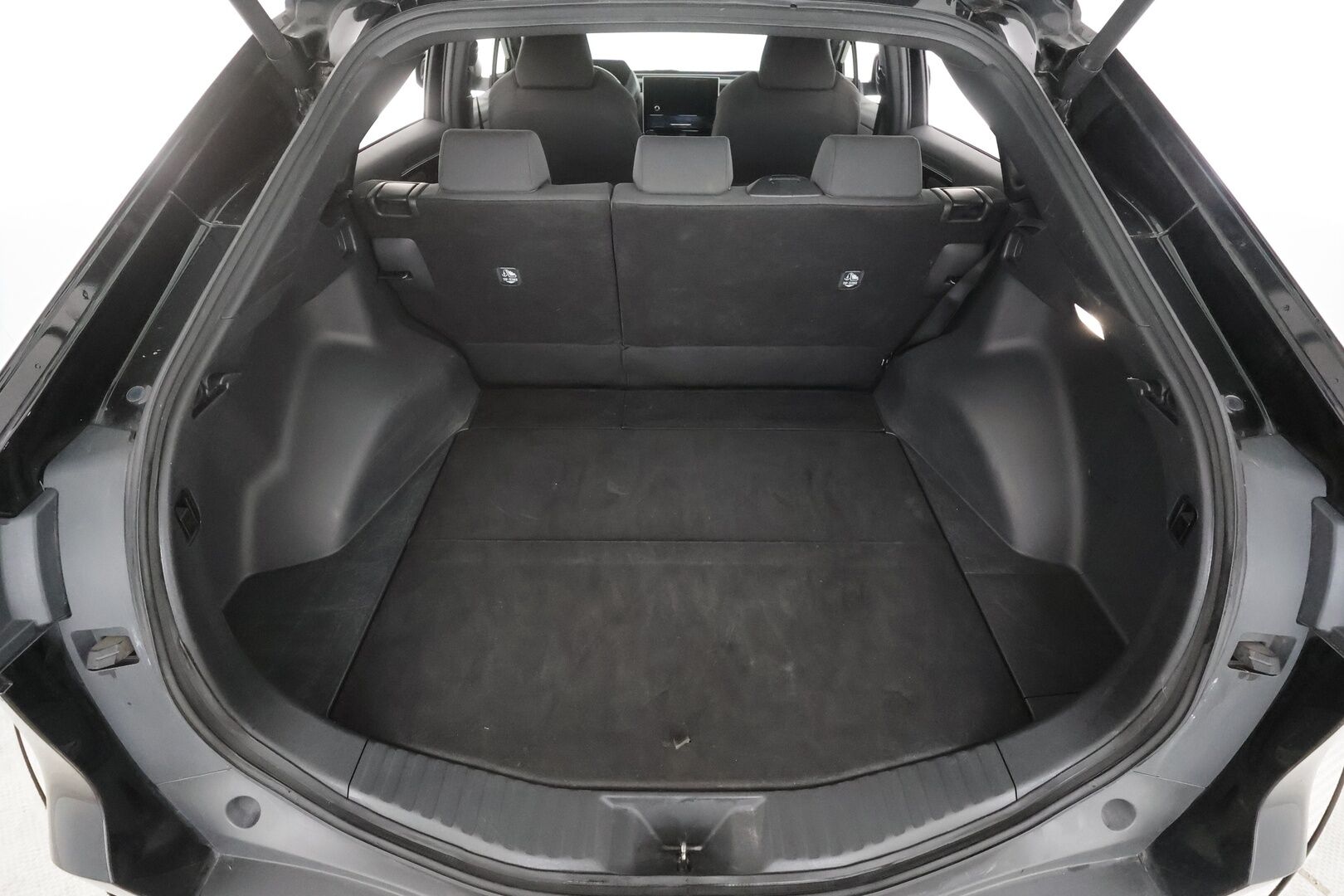 Toyota bZ4X 2023 Active AWD - | ACC | ILP | P.kamera | Kaistavahti | Lämm. ratti | Lämm tuulilasi | Apple & Android | 1-om suomiauto | 2x renkaat aluin |