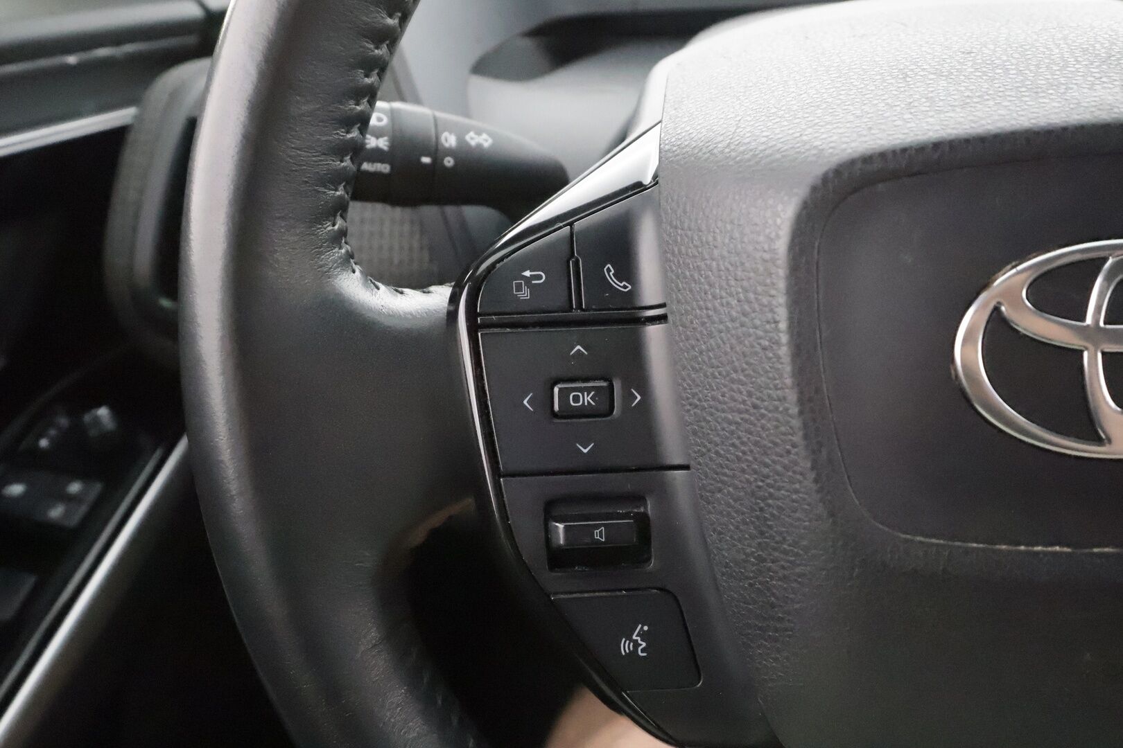 Toyota bZ4X 2023 Active AWD - | ACC | ILP | P.kamera | Kaistavahti | Lämm. ratti | Lämm tuulilasi | Apple & Android | 1-om suomiauto | 2x renkaat aluin |