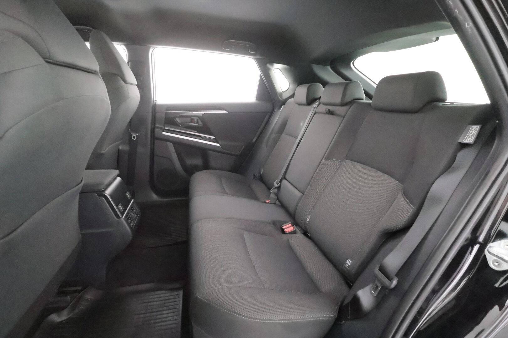 Toyota bZ4X 2023 Active AWD - | ACC | ILP | P.kamera | Kaistavahti | Lämm. ratti | Lämm tuulilasi | Apple & Android | 1-om suomiauto | 2x renkaat aluin |