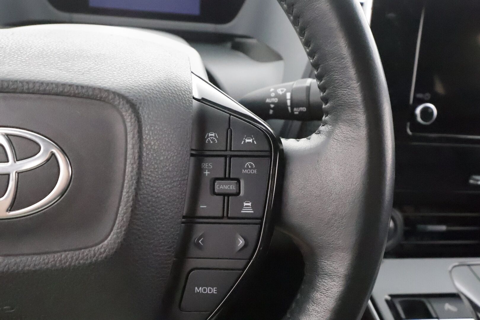 Toyota bZ4X 2023 Active AWD - | ACC | ILP | P.kamera | Kaistavahti | Lämm. ratti | Lämm tuulilasi | Apple & Android | 1-om suomiauto | 2x renkaat aluin |
