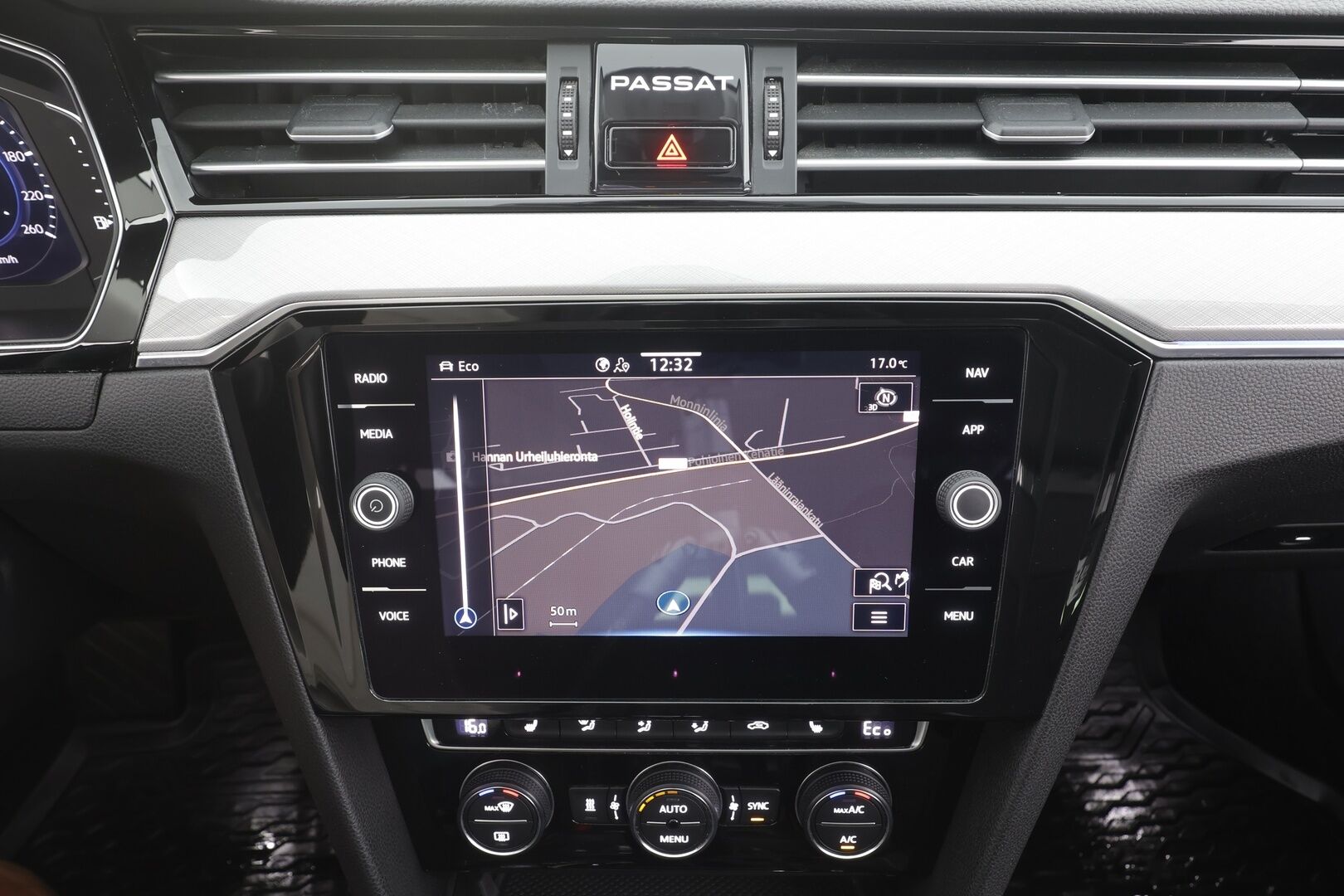 Volkswagen Passat 2020 Variant GTE Plug-In Hybrid 160 kW DSG-automaatti - Facelift | Webasto | ACC | Vetokoukku | Digimittari | iQ Matrix LED | Nahka-Alcantara | Peruutuskamera | ergoComfort | Huippuvarusteet!