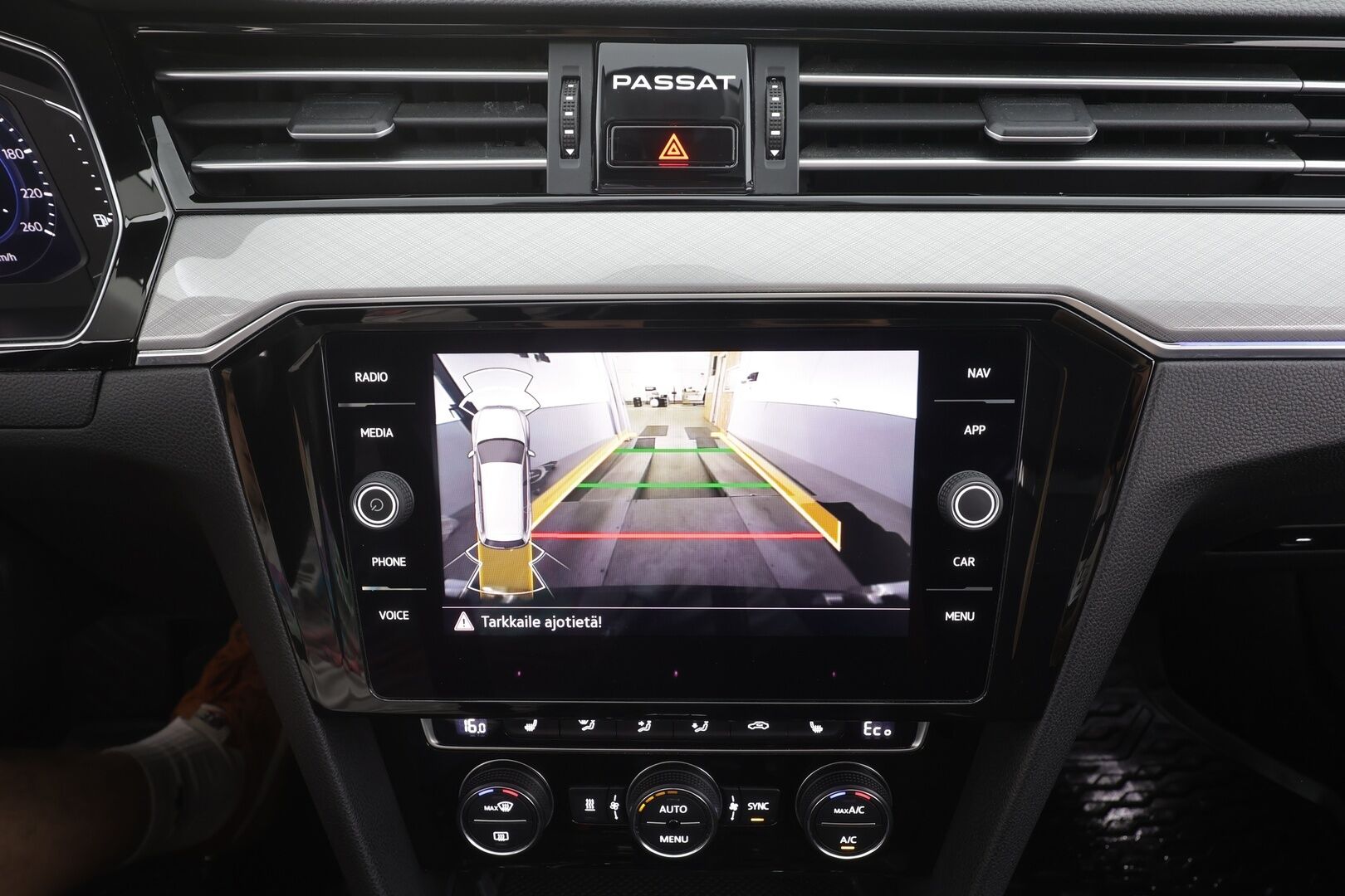 Volkswagen Passat 2020 Variant GTE Plug-In Hybrid 160 kW DSG-automaatti - Facelift | Webasto | ACC | Vetokoukku | Digimittari | iQ Matrix LED | Nahka-Alcantara | Peruutuskamera | ergoComfort | Huippuvarusteet!