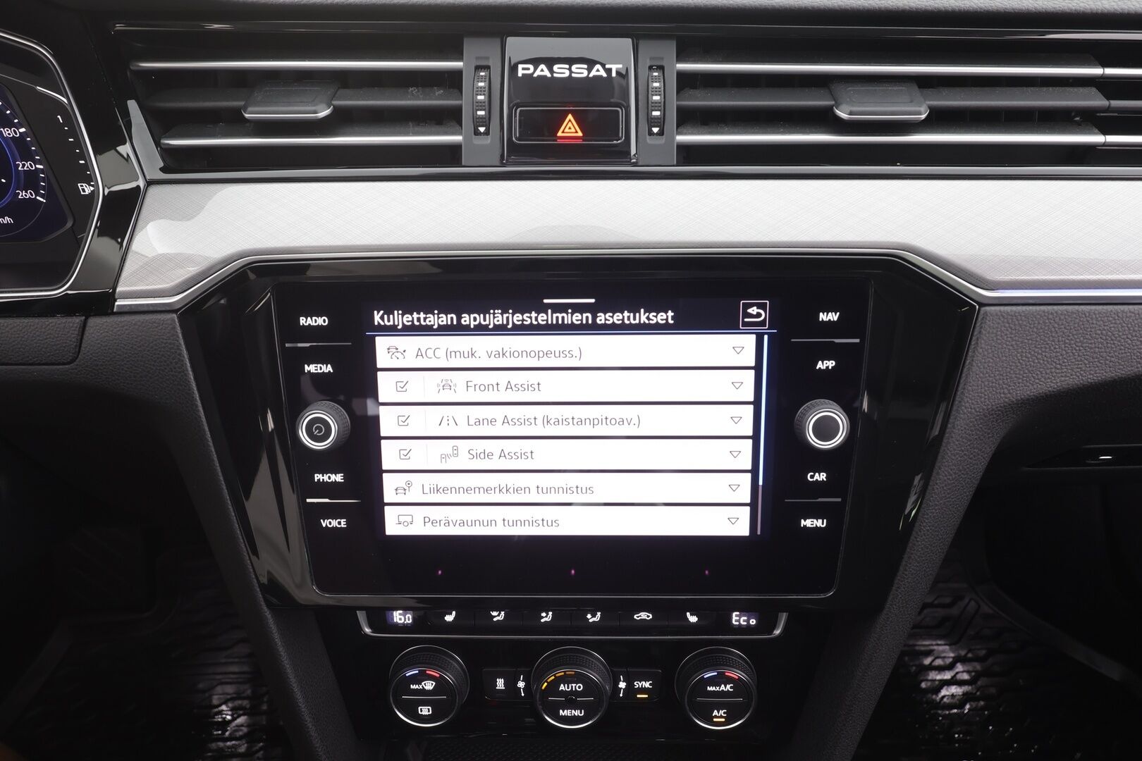 Volkswagen Passat 2020 Variant GTE Plug-In Hybrid 160 kW DSG-automaatti - Facelift | Webasto | ACC | Vetokoukku | Digimittari | iQ Matrix LED | Nahka-Alcantara | Peruutuskamera | ergoComfort | Huippuvarusteet!