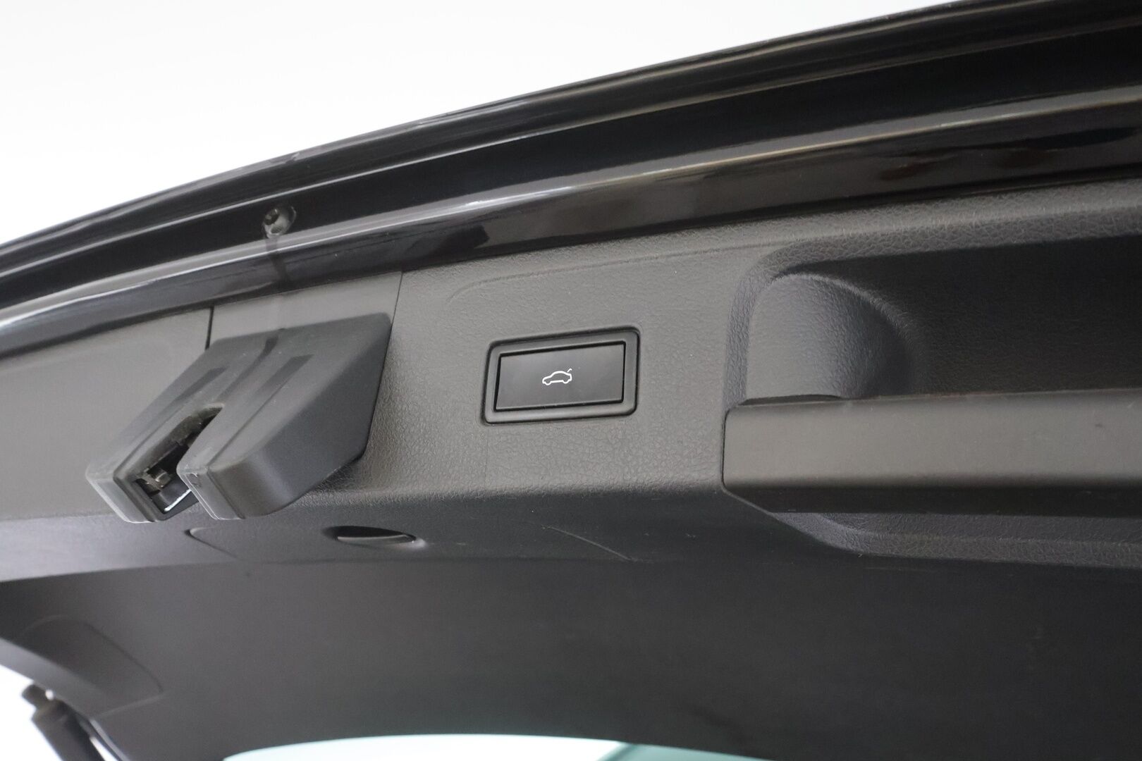 Volkswagen Passat 2020 Variant GTE Plug-In Hybrid 160 kW DSG-automaatti - Facelift | Webasto | ACC | Vetokoukku | Digimittari | iQ Matrix LED | Nahka-Alcantara | Peruutuskamera | ergoComfort | Huippuvarusteet!
