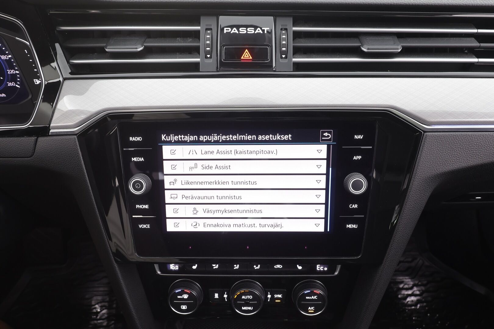 Volkswagen Passat 2020 Variant GTE Plug-In Hybrid 160 kW DSG-automaatti - Facelift | Webasto | ACC | Vetokoukku | Digimittari | iQ Matrix LED | Nahka-Alcantara | Peruutuskamera | ergoComfort | Huippuvarusteet!