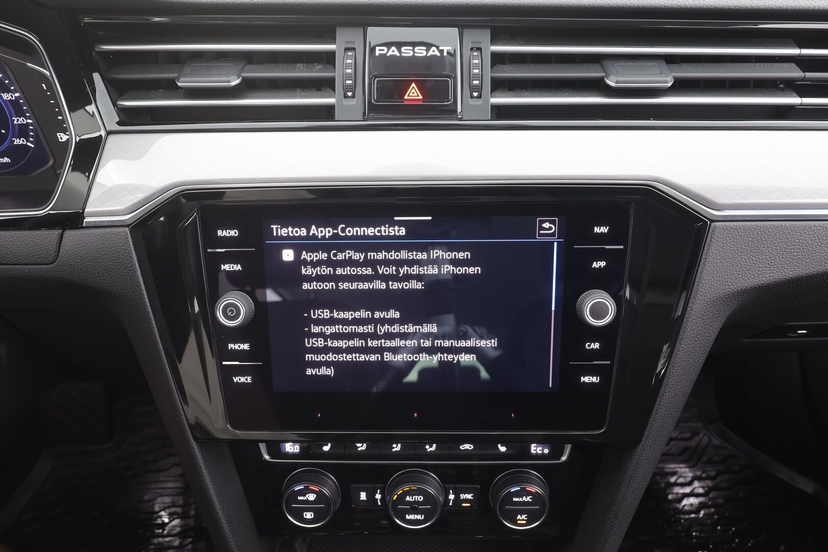 Volkswagen Passat 2020 Variant GTE Plug-In Hybrid 160 kW DSG-automaatti - Facelift | Webasto | ACC | Vetokoukku | Digimittari | iQ Matrix LED | Nahka-Alcantara | Peruutuskamera | ergoComfort | Huippuvarusteet!