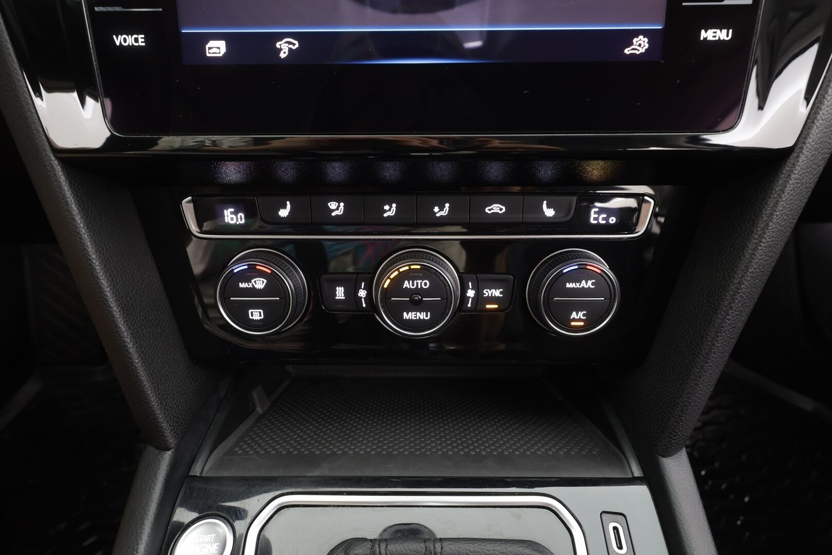 Volkswagen Passat 2020 Variant GTE Plug-In Hybrid 160 kW DSG-automaatti - Facelift | Webasto | ACC | Vetokoukku | Digimittari | iQ Matrix LED | Nahka-Alcantara | Peruutuskamera | ergoComfort | Huippuvarusteet!