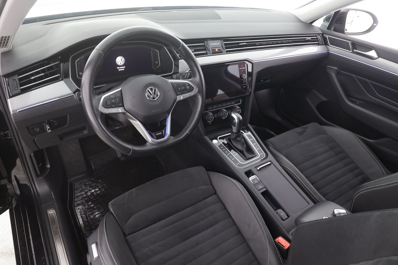 Volkswagen Passat 2020 Variant GTE Plug-In Hybrid 160 kW DSG-automaatti - Facelift | Webasto | ACC | Vetokoukku | Digimittari | iQ Matrix LED | Nahka-Alcantara | Peruutuskamera | ergoComfort | Huippuvarusteet!
