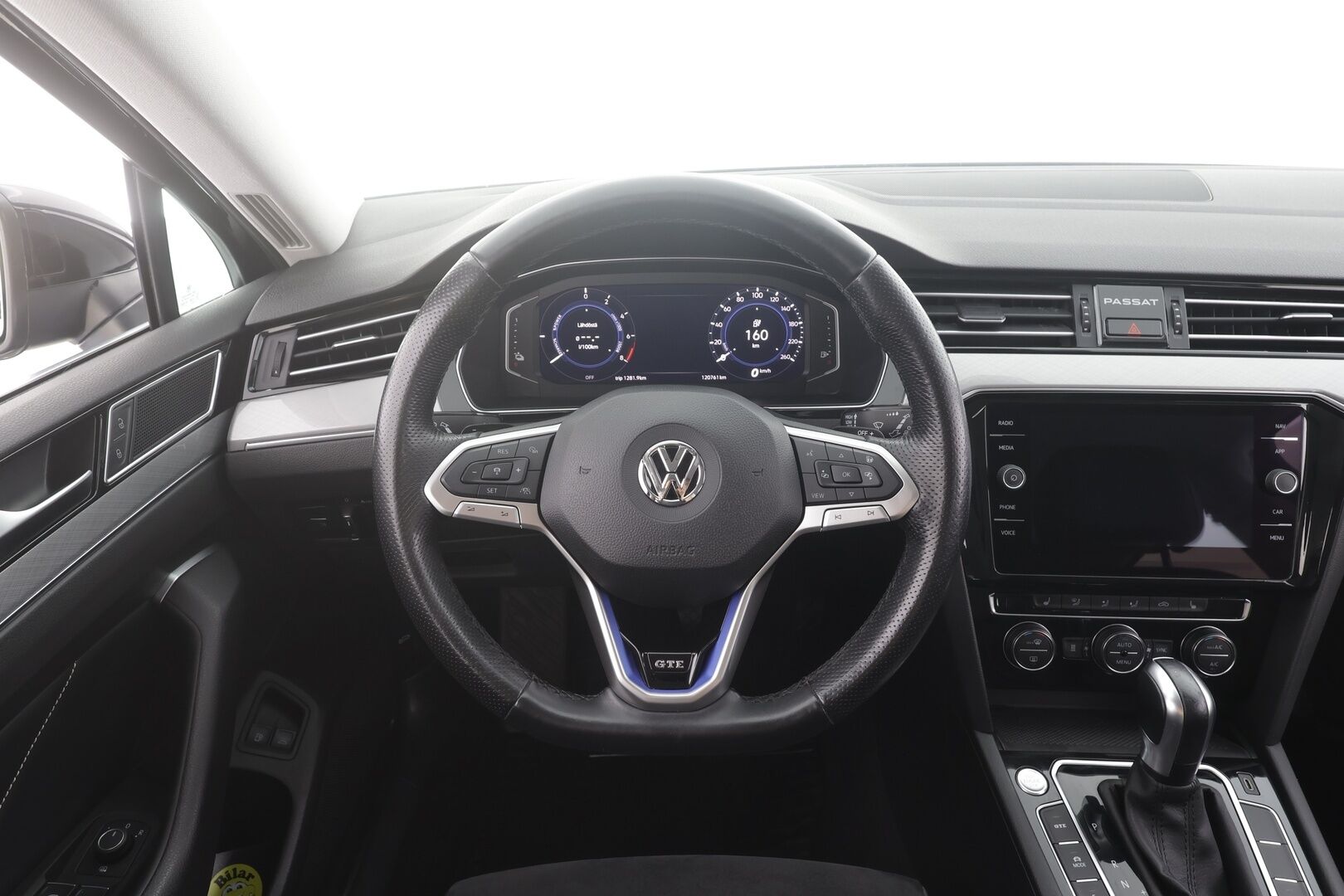 Volkswagen Passat 2020 Variant GTE Plug-In Hybrid 160 kW DSG-automaatti - Facelift | Webasto | ACC | Vetokoukku | Digimittari | iQ Matrix LED | Nahka-Alcantara | Peruutuskamera | ergoComfort | Huippuvarusteet!