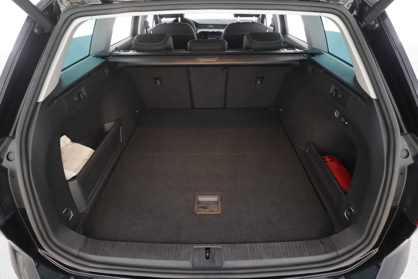Volkswagen Passat 2020 Variant GTE Plug-In Hybrid 160 kW DSG-automaatti - Facelift | Webasto | ACC | Vetokoukku | Digimittari | iQ Matrix LED | Nahka-Alcantara | Peruutuskamera | ergoComfort | Huippuvarusteet!