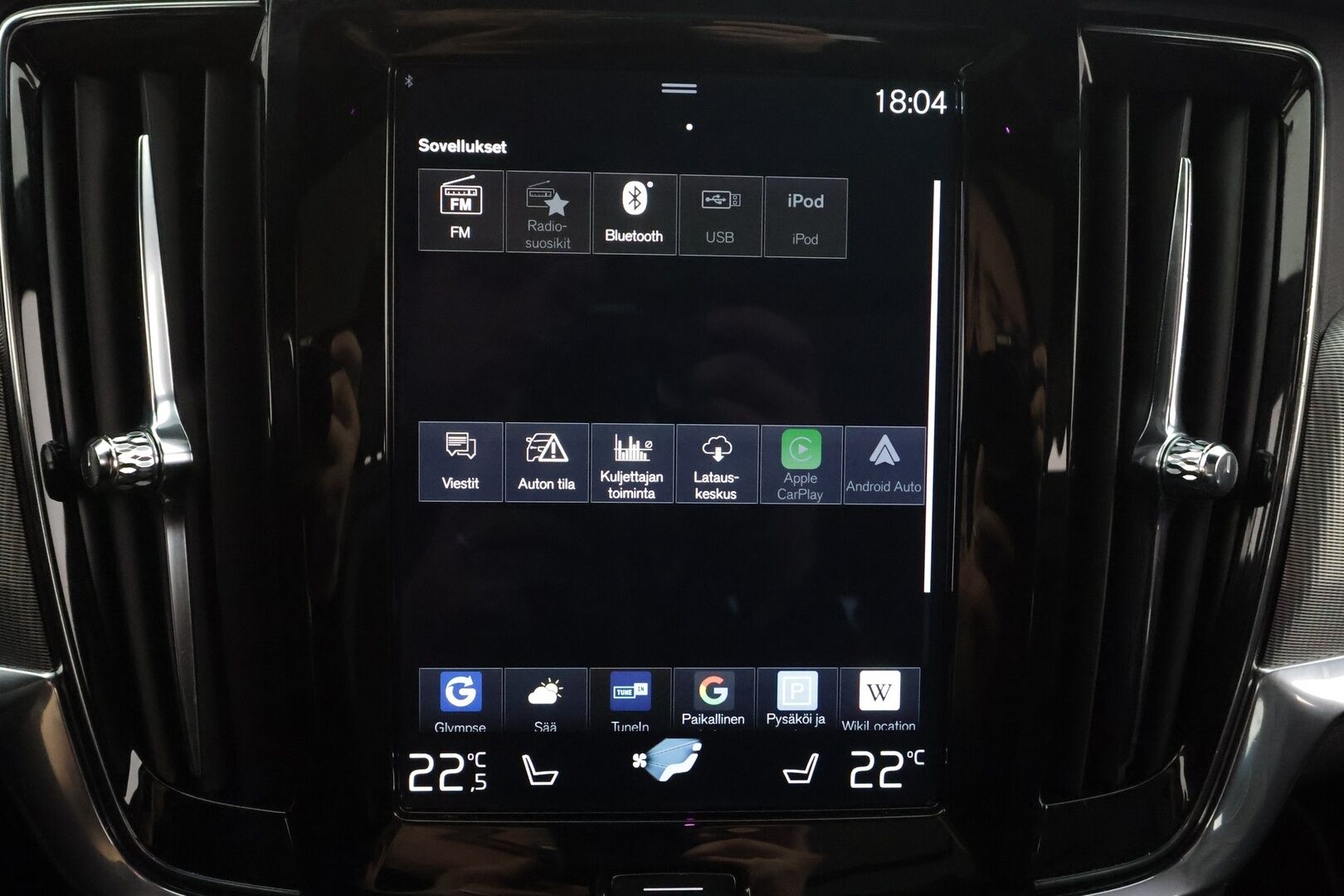 Volvo V90 2020 T8 TwE AWD R-Design aut * Panorama / Webasto / Koukku / ACC / Full-LED / P.Kamera / Sportpenkki Muistilla * - Kahdet renkaat aluvanteilla