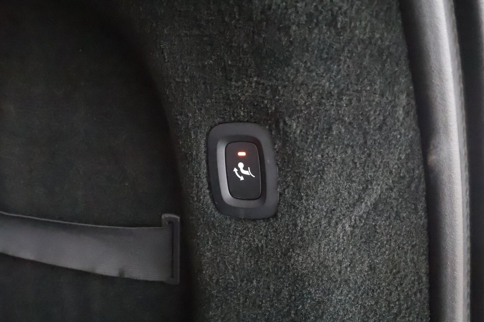 Volvo V90 2020 T8 TwE AWD R-Design aut * Panorama / Webasto / Koukku / ACC / Full-LED / P.Kamera / Sportpenkki Muistilla * - Kahdet renkaat aluvanteilla