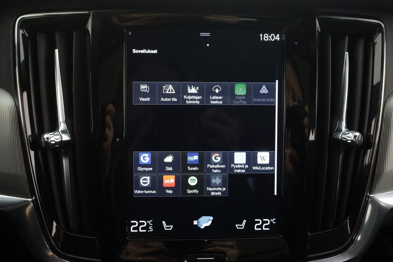 Volvo V90 2020 T8 TwE AWD R-Design aut * Panorama / Webasto / Koukku / ACC / Full-LED / P.Kamera / Sportpenkki Muistilla * - Kahdet renkaat aluvanteilla