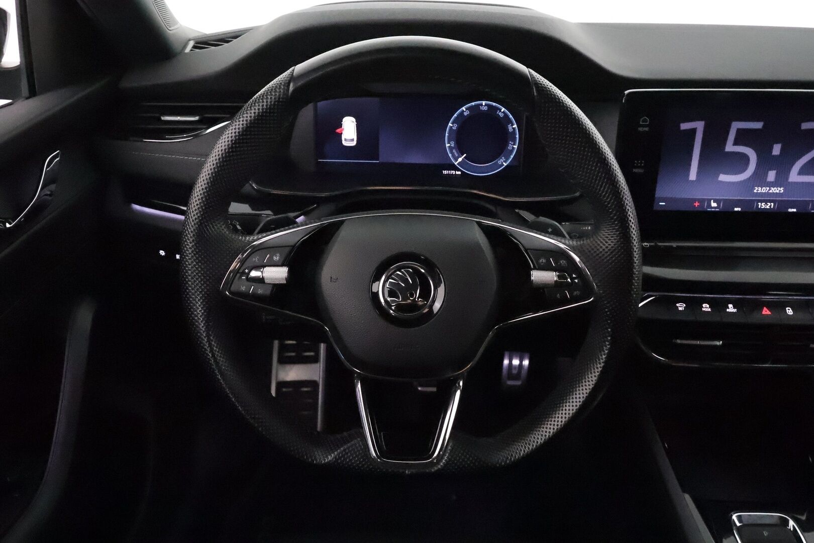 Skoda Octavia 2023 Combi 2.0 TDI 115 Style DSG **Webasto / Koukku / HUD / Adapt.Vakkari / Matrix-LED / P.kamera / Navi / Kaistavahti** - 1-om Suomi-auto / Kahdet Renkaat