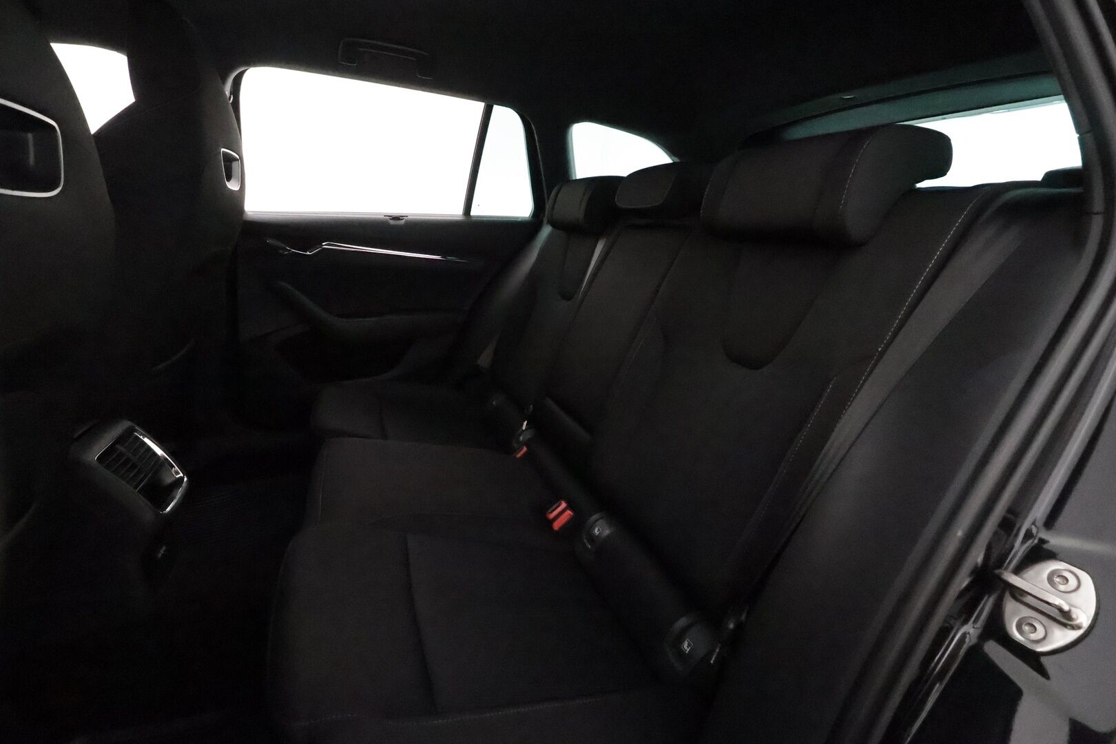 Skoda Octavia 2023 Combi 2.0 TDI 115 Style DSG **Webasto / Koukku / HUD / Adapt.Vakkari / Matrix-LED / P.kamera / Navi / Kaistavahti** - 1-om Suomi-auto / Kahdet Renkaat