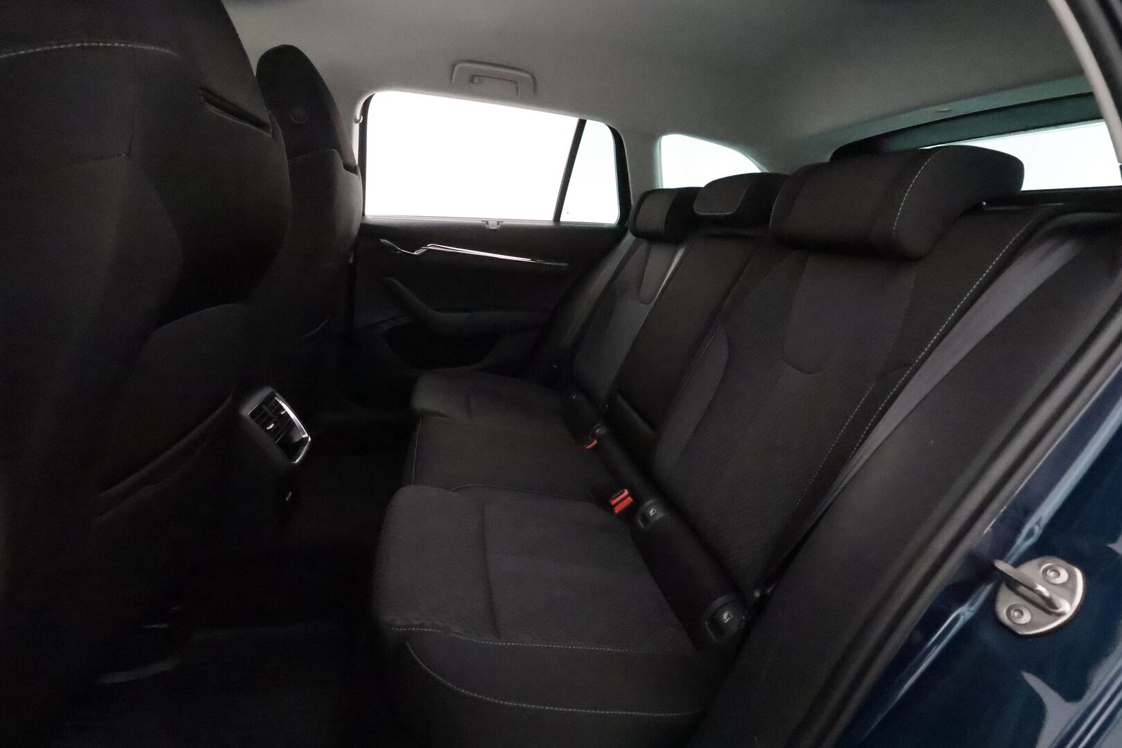 Skoda Octavia 2023 Combi 2.0 TDI 150 Style DSG **Webasto / Koukku / ACC / Matrix-LED / P.kamera / Sporttipenkit / Navi / Kaistavahti** - 1-om Suomi-auto / Kahdet Renkaat / Merkkihuollettu!