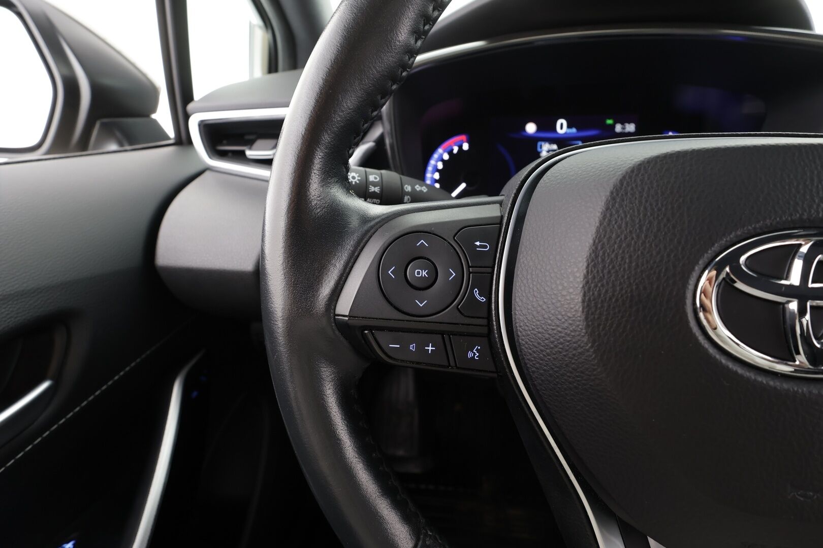 Toyota Corolla 2022 Touring Sports 2,0 Hybrid Active Business * ACC / P.kamera / LED / Navi / Puolinahat / Lohkolämmitin / KeylessGo * - 1.Om Suomi-auto / Kahdet renkaat aluvanteilla - Osta nyt, maksa vasta ensi vuonna