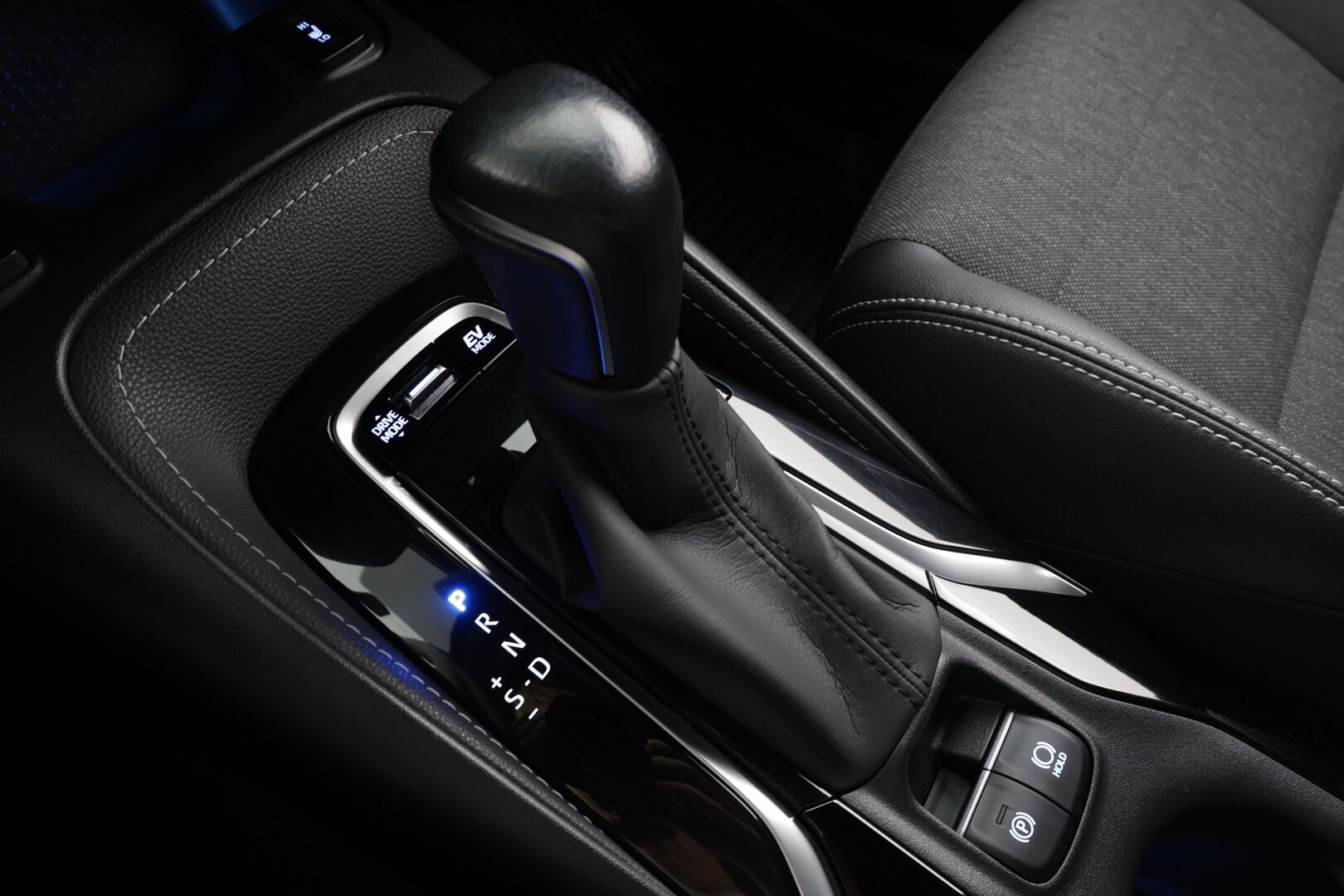 Toyota Corolla 2022 Touring Sports 2,0 Hybrid Active Business * ACC / P.kamera / LED / Navi / Puolinahat / Lohkolämmitin / KeylessGo * - 1.Om Suomi-auto / Kahdet renkaat aluvanteilla - Osta nyt, maksa vasta ensi vuonna