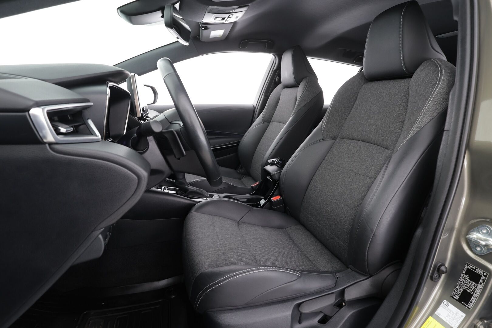 Toyota Corolla 2022 Touring Sports 2,0 Hybrid Active Business * ACC / P.kamera / LED / Navi / Puolinahat / Lohkolämmitin / KeylessGo * - 1.Om Suomi-auto / Kahdet renkaat aluvanteilla - Osta nyt, maksa vasta ensi vuonna