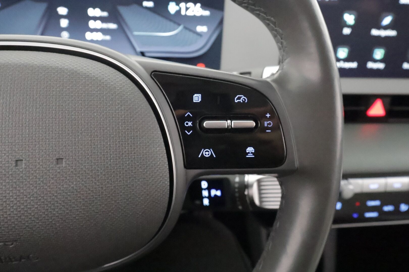 Hyundai IONIQ 5 2022 73 kWh 305 hv AWD Premium Project 45 * ACC / HUD / ILP / 360° / Solar Roof / Relax-istuimet / Bose / Koukku / Ilmastoidut nahat * - Kahdet renkaat aluvanteilla / Merkkihuollettu / Huippuvarusteet