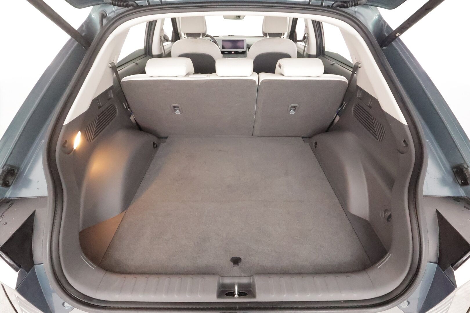 Hyundai IONIQ 5 2022 73 kWh 305 hv AWD Premium Project 45 * ACC / HUD / ILP / 360° / Solar Roof / Relax-istuimet / Bose / Koukku / Ilmastoidut nahat * - Kahdet renkaat aluvanteilla / Merkkihuollettu / Huippuvarusteet