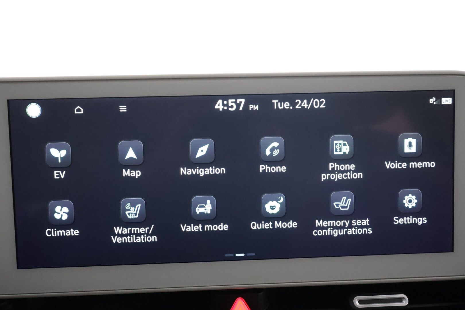 Hyundai IONIQ 5 2022 73 kWh 305 hv AWD Premium Project 45 * ACC / HUD / ILP / 360° / Solar Roof / Relax-istuimet / Bose / Koukku / Ilmastoidut nahat * - Kahdet renkaat aluvanteilla / Merkkihuollettu / Huippuvarusteet