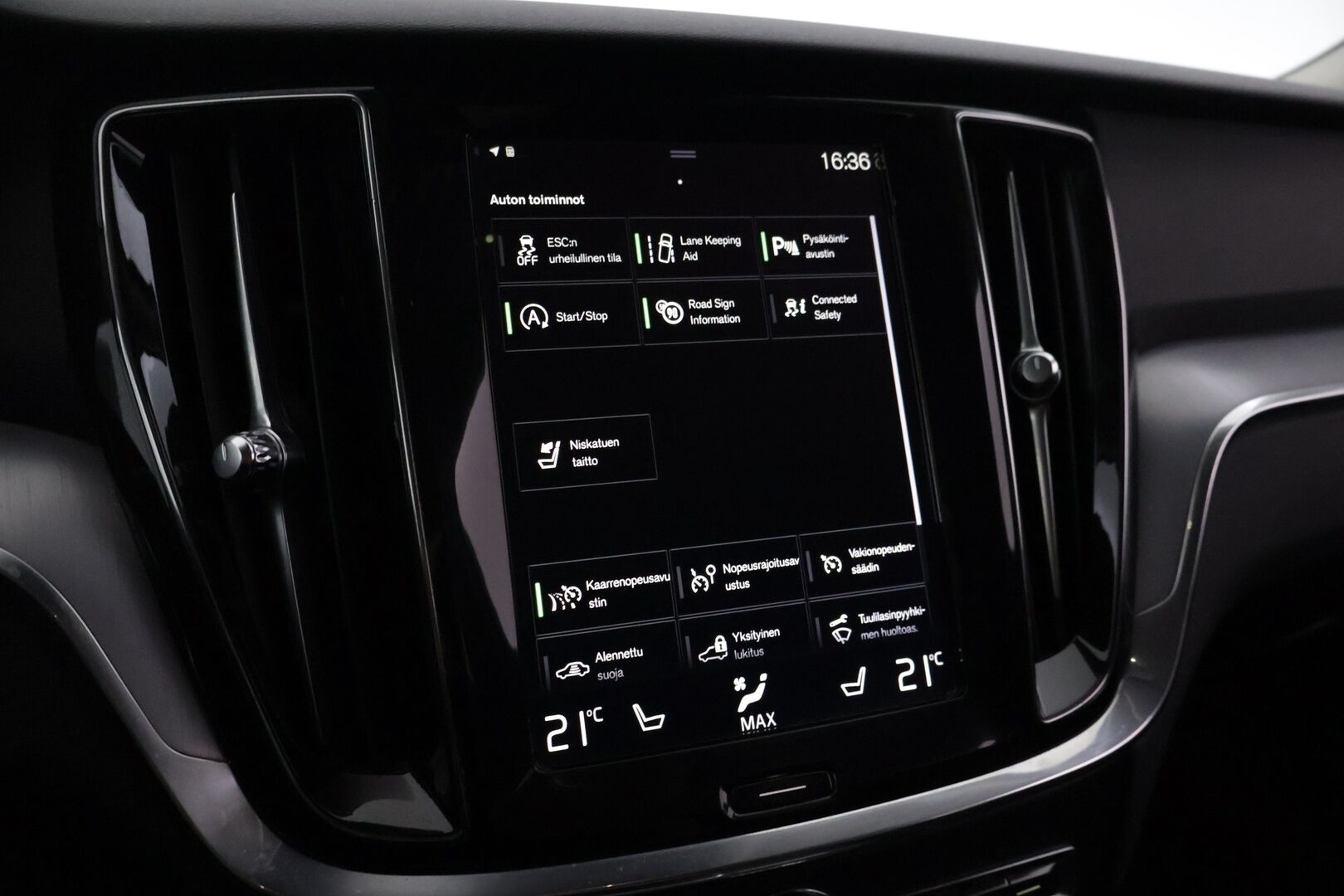 Volvo V60 2020 D4 AWD Momentum Advanced - | ACC | Webasto | Pilot Assist | Sähk. koukku | Ratinlämmitin | Puolinahat | Sähköinen takaluukku |